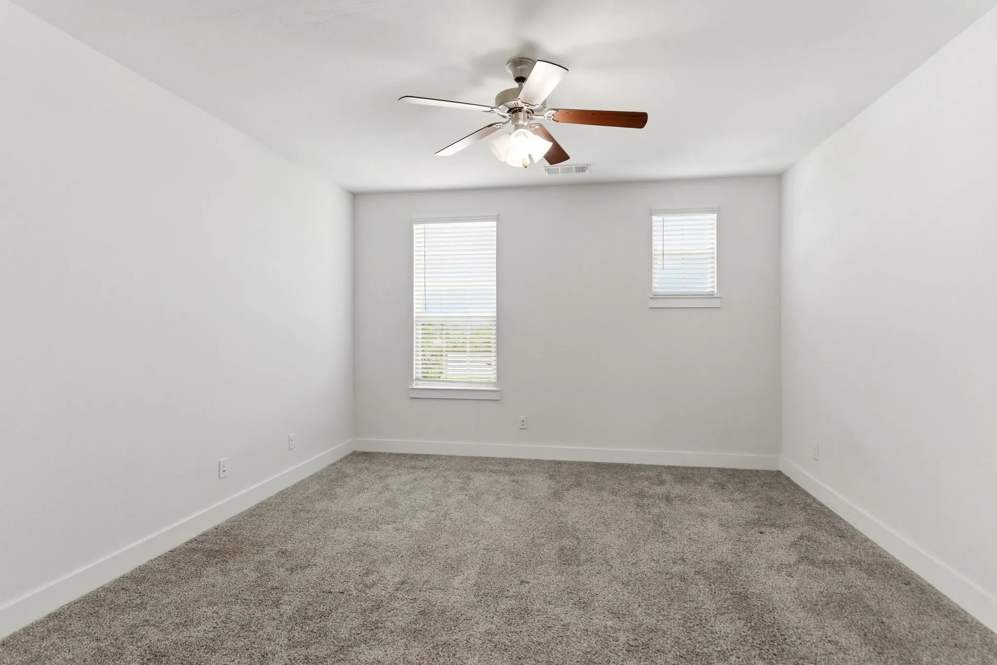 Townhouse For Sale in Denton County , 2420 Eureka Way, Lewisville, Texas 75056, 4 Bedroom, 4 Bathroom, 2 Garage spaces, 2,027 Sqft, built in 2017, mls#21299967, Real Estate Agent in Lewisville, Homes For Sale in Denton county, Homes For Sale in Lewisville, Realtor in Lewisville Texas, Real Estate Brokerage Independent Realty Texas, Luminita Cordes Realtor