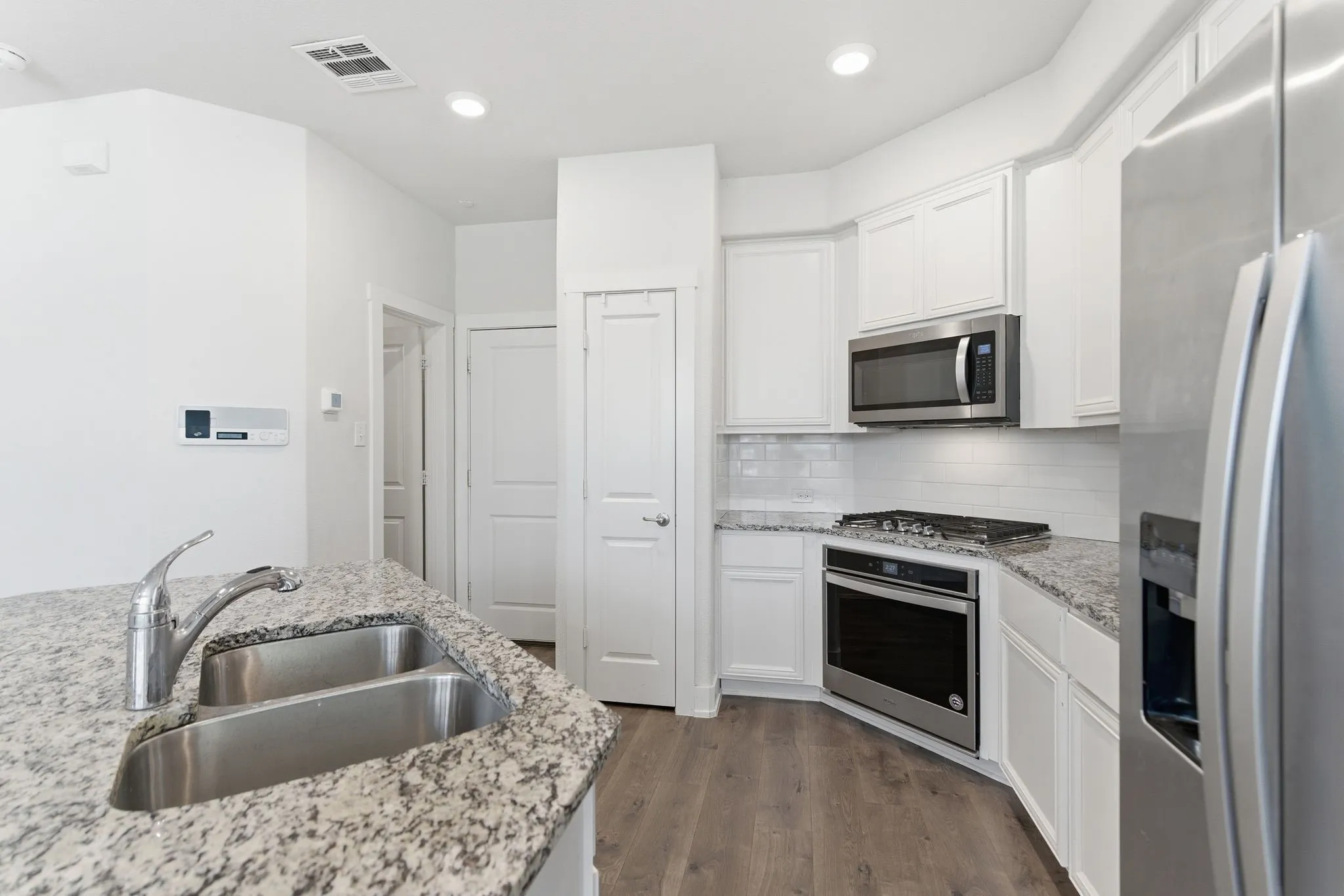 Townhouse For Sale in Denton County , 2420 Eureka Way, Lewisville, Texas 75056, 4 Bedroom, 4 Bathroom, 2 Garage spaces, 2,027 Sqft, built in 2017, mls#21299967, Real Estate Agent in Lewisville, Homes For Sale in Denton county, Homes For Sale in Lewisville, Realtor in Lewisville Texas, Real Estate Brokerage Independent Realty Texas, Luminita Cordes Realtor