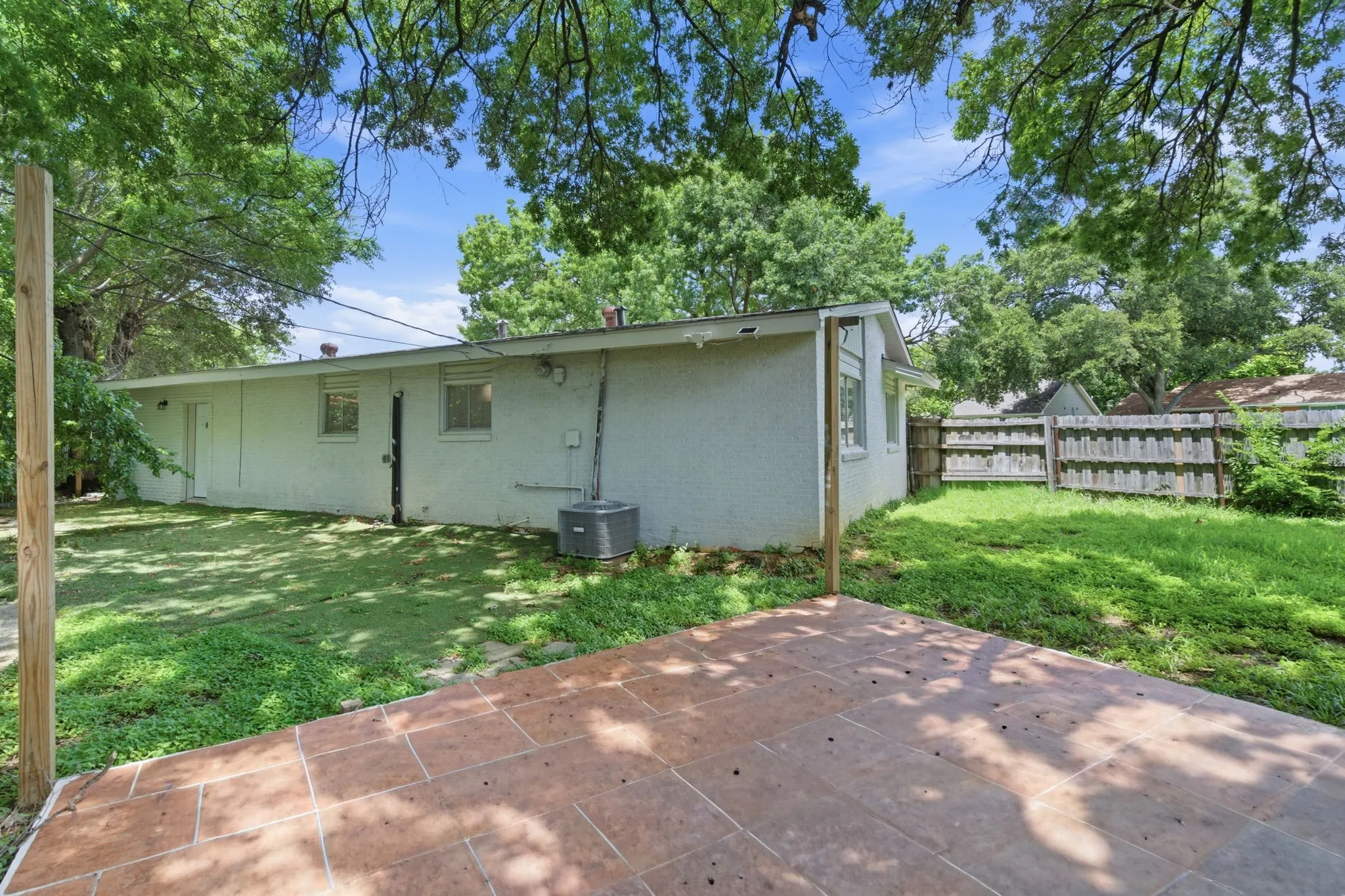 Single Family Residence For Sale in Dallas County , 2204 Dunloe Avenue, Dallas, Texas 75228, 4 Bedroom, 2 Bathroom, Garage spaces, 1,607 Sqft, built in 1952, mls#21297381, Real Estate Agent in Dallas, Homes For Sale in Dallas county, Homes For Sale in Dallas, Realtor in Dallas Texas, Real Estate Brokerage Independent Realty Texas, Luminita Cordes Realtor