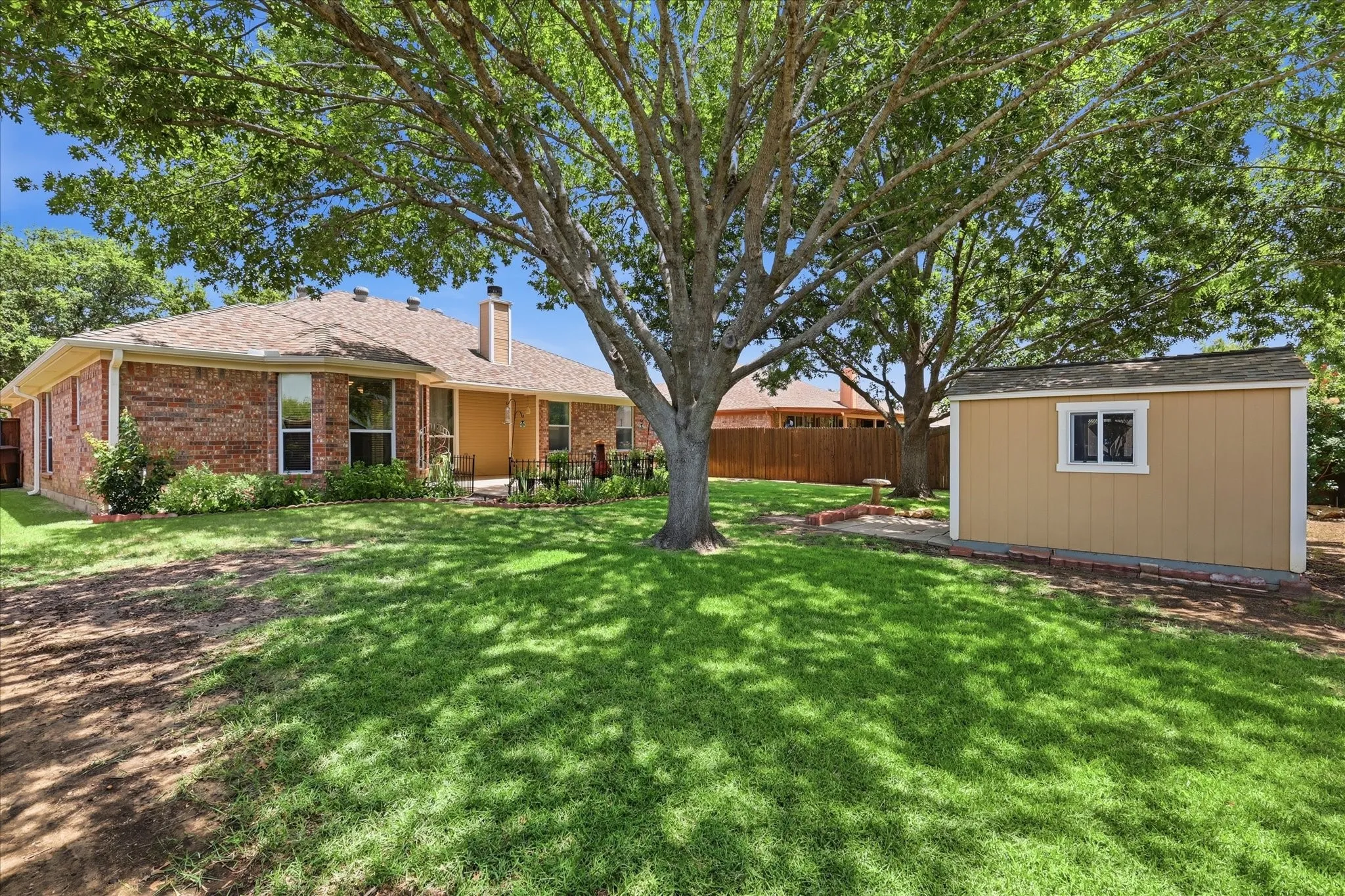 Single Family Residence For Sale in Denton County , 213 Mckamy Boulevard, Denton, Texas 76207, 4 Bedroom, 2 Bathroom, 2 Garage spaces, 1,836 Sqft, built in 2004, mls#21298097, Real Estate Agent in Denton, Homes For Sale in Denton county, Homes For Sale in Denton, Realtor in Denton Texas, Real Estate Brokerage Independent Realty Texas, Luminita Cordes Realtor