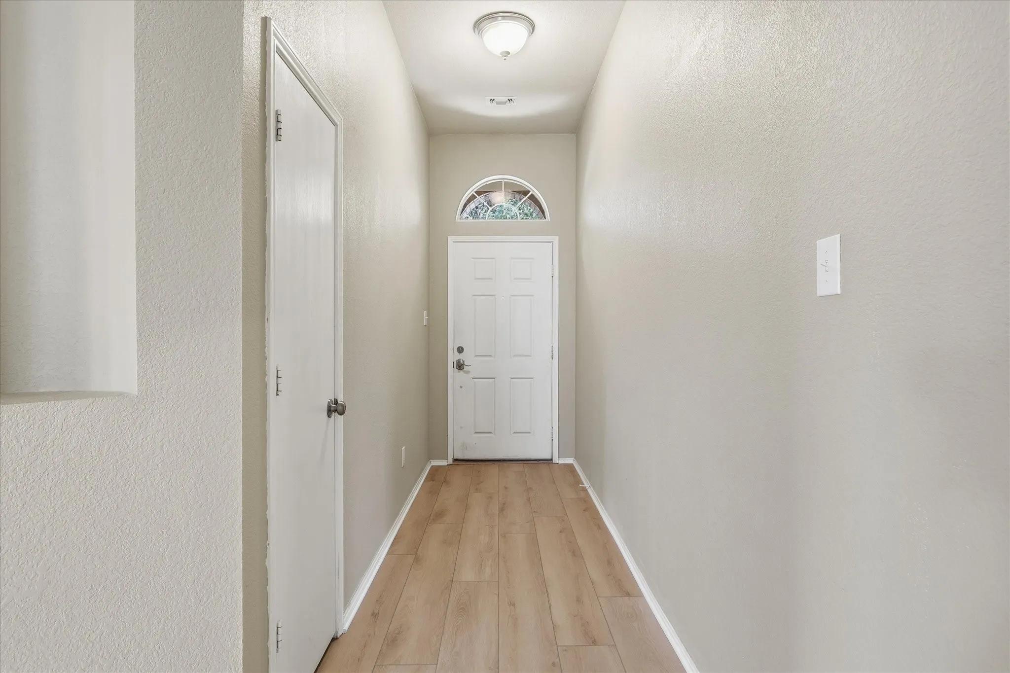 Single Family Residence For Sale in Denton County , 213 Mckamy Boulevard, Denton, Texas 76207, 4 Bedroom, 2 Bathroom, 2 Garage spaces, 1,836 Sqft, built in 2004, mls#21298097, Real Estate Agent in Denton, Homes For Sale in Denton county, Homes For Sale in Denton, Realtor in Denton Texas, Real Estate Brokerage Independent Realty Texas, Luminita Cordes Realtor