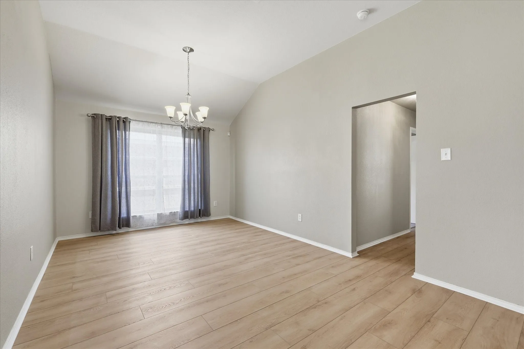Single Family Residence For Sale in Denton County , 213 Mckamy Boulevard, Denton, Texas 76207, 4 Bedroom, 2 Bathroom, 2 Garage spaces, 1,836 Sqft, built in 2004, mls#21298097, Real Estate Agent in Denton, Homes For Sale in Denton county, Homes For Sale in Denton, Realtor in Denton Texas, Real Estate Brokerage Independent Realty Texas, Luminita Cordes Realtor