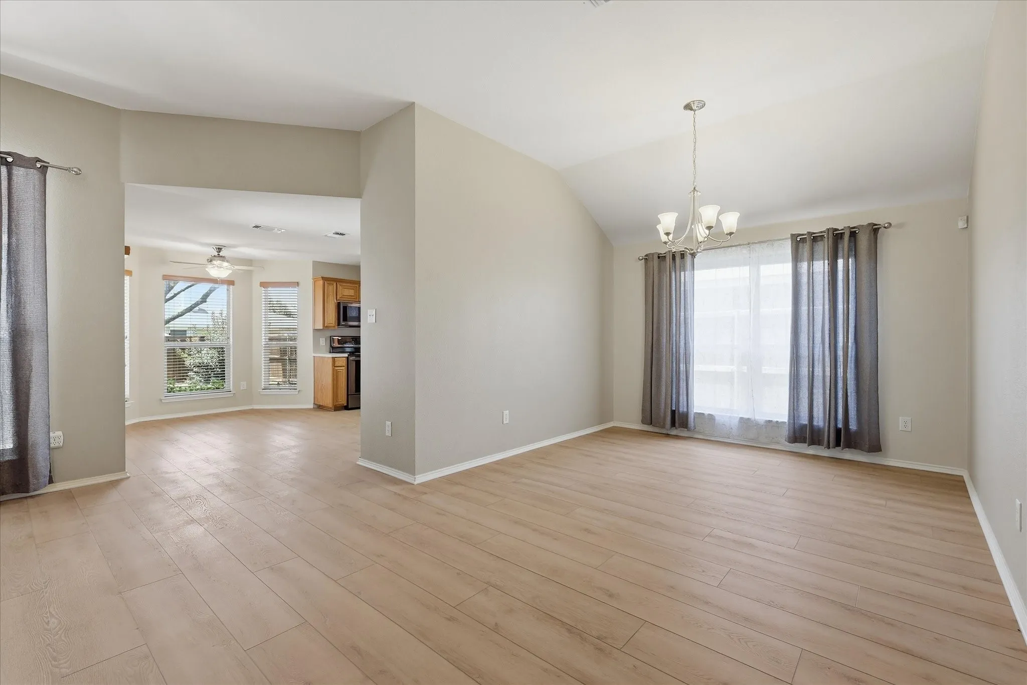 Single Family Residence For Sale in Denton County , 213 Mckamy Boulevard, Denton, Texas 76207, 4 Bedroom, 2 Bathroom, 2 Garage spaces, 1,836 Sqft, built in 2004, mls#21298097, Real Estate Agent in Denton, Homes For Sale in Denton county, Homes For Sale in Denton, Realtor in Denton Texas, Real Estate Brokerage Independent Realty Texas, Luminita Cordes Realtor