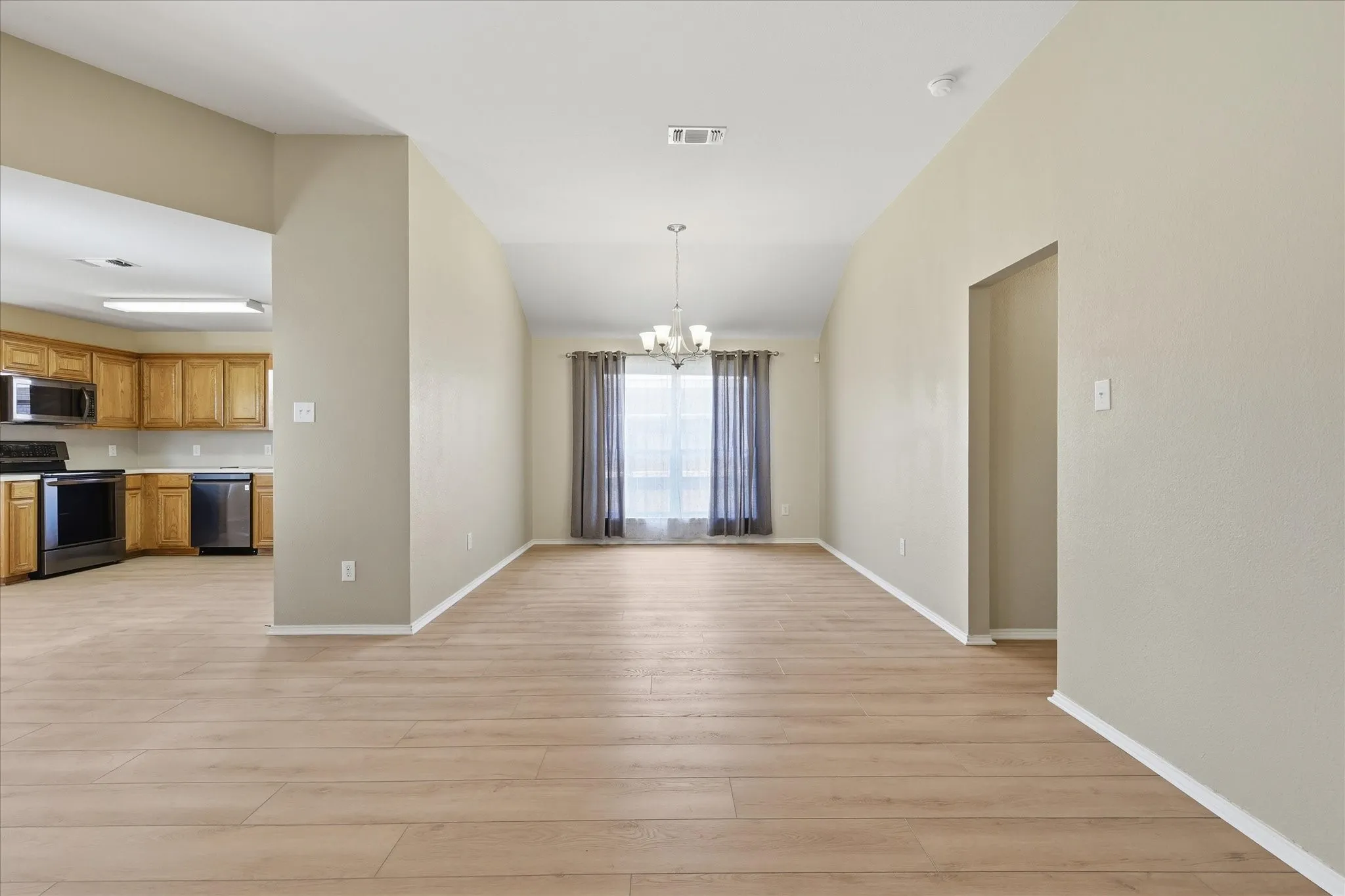 Single Family Residence For Sale in Denton County , 213 Mckamy Boulevard, Denton, Texas 76207, 4 Bedroom, 2 Bathroom, 2 Garage spaces, 1,836 Sqft, built in 2004, mls#21298097, Real Estate Agent in Denton, Homes For Sale in Denton county, Homes For Sale in Denton, Realtor in Denton Texas, Real Estate Brokerage Independent Realty Texas, Luminita Cordes Realtor