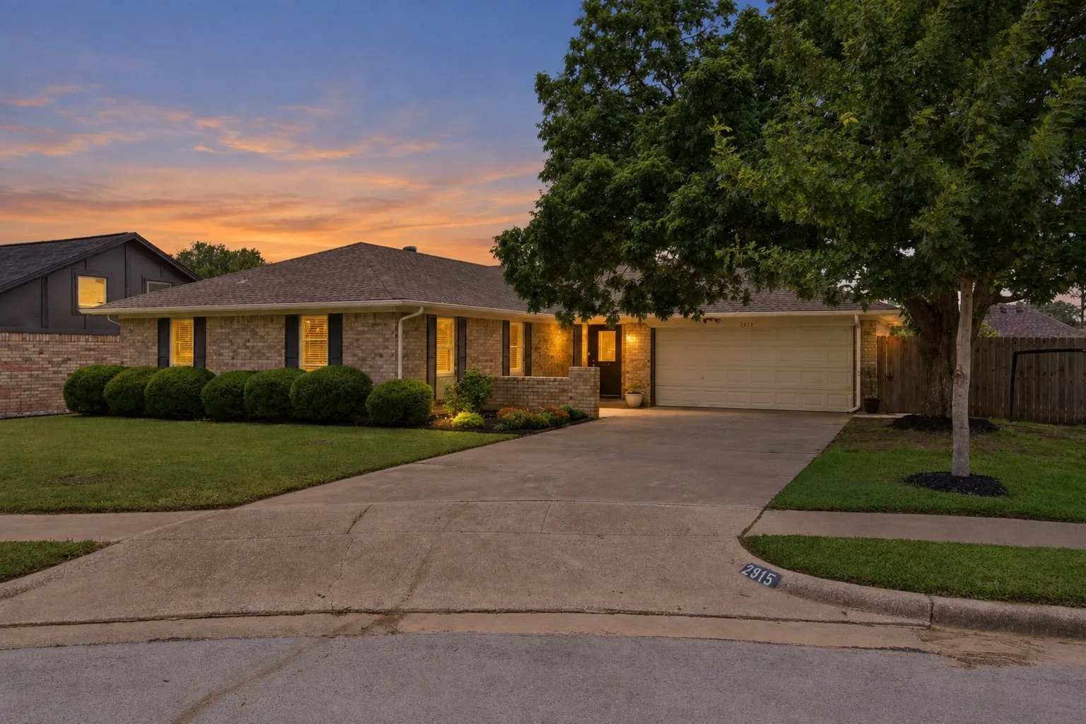 Single Family Residence For Sale in Tarrant County , 2915 Post Oak Court, Bedford, Texas 76021, 3 Bedroom, 2 Bathroom, 2 Garage spaces, 1,563 Sqft, built in 1980, mls#21299973, Real Estate Agent in Bedford, Homes For Sale in Tarrant county, Homes For Sale in Bedford, Realtor in Bedford Texas, Real Estate Brokerage Independent Realty Texas, Luminita Cordes Realtor