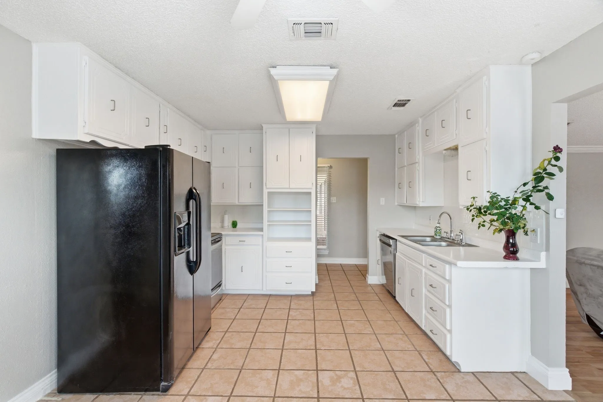 Single Family Residence For Sale in Tarrant County , 2915 Post Oak Court, Bedford, Texas 76021, 3 Bedroom, 2 Bathroom, 2 Garage spaces, 1,563 Sqft, built in 1980, mls#21299973, Real Estate Agent in Bedford, Homes For Sale in Tarrant county, Homes For Sale in Bedford, Realtor in Bedford Texas, Real Estate Brokerage Independent Realty Texas, Luminita Cordes Realtor
