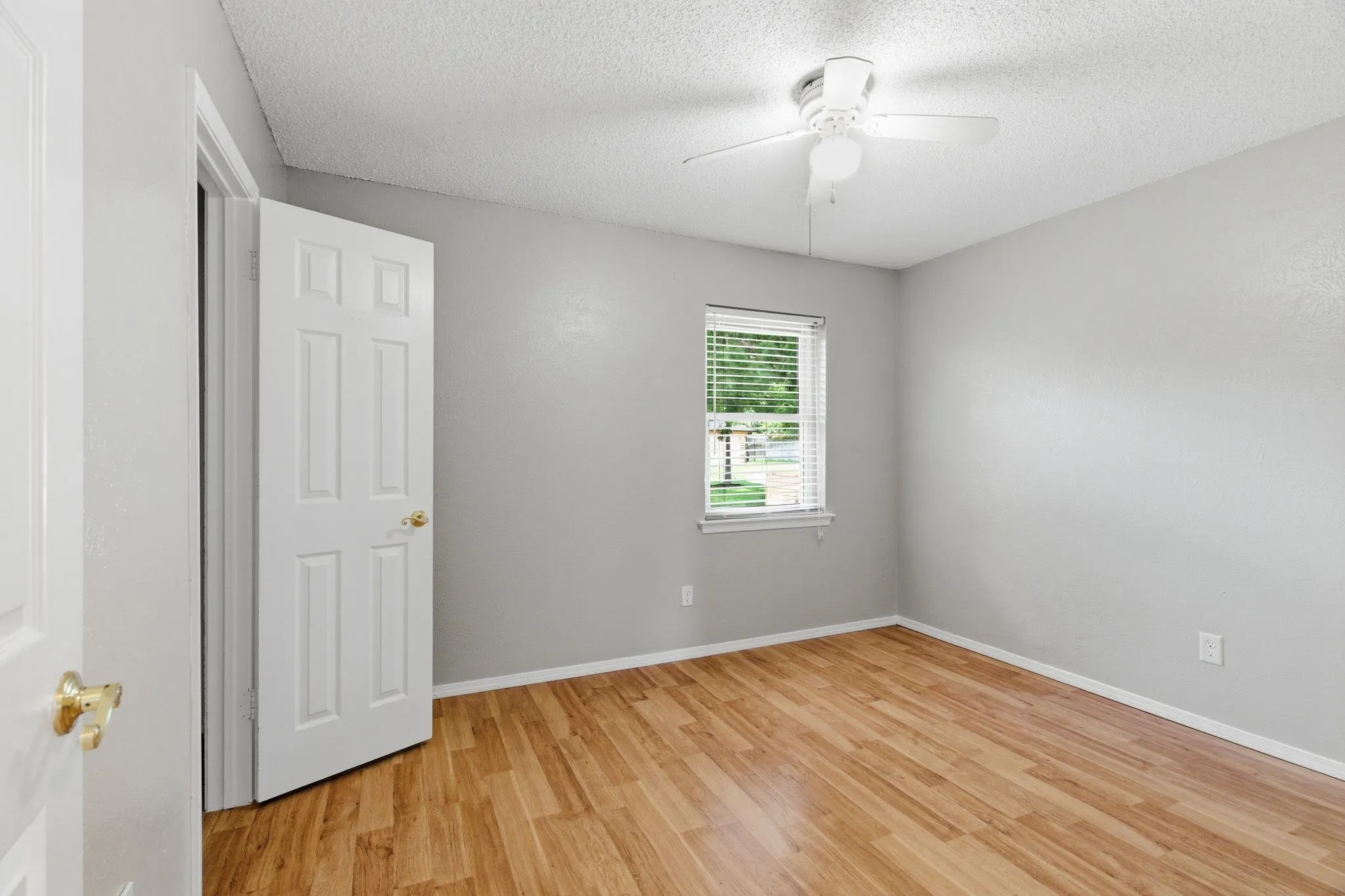 Single Family Residence For Sale in Tarrant County , 2915 Post Oak Court, Bedford, Texas 76021, 3 Bedroom, 2 Bathroom, 2 Garage spaces, 1,563 Sqft, built in 1980, mls#21299973, Real Estate Agent in Bedford, Homes For Sale in Tarrant county, Homes For Sale in Bedford, Realtor in Bedford Texas, Real Estate Brokerage Independent Realty Texas, Luminita Cordes Realtor