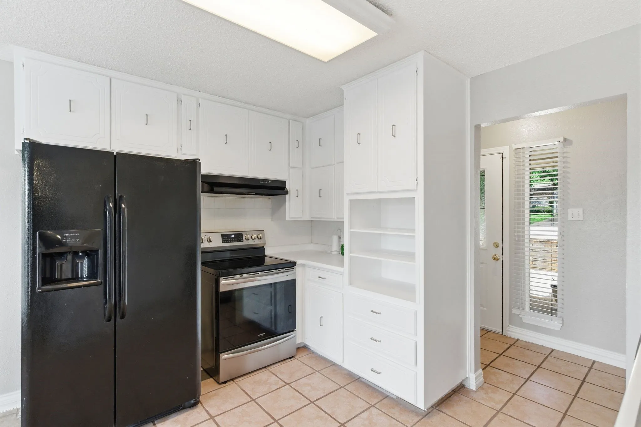 Single Family Residence For Sale in Tarrant County , 2915 Post Oak Court, Bedford, Texas 76021, 3 Bedroom, 2 Bathroom, 2 Garage spaces, 1,563 Sqft, built in 1980, mls#21299973, Real Estate Agent in Bedford, Homes For Sale in Tarrant county, Homes For Sale in Bedford, Realtor in Bedford Texas, Real Estate Brokerage Independent Realty Texas, Luminita Cordes Realtor