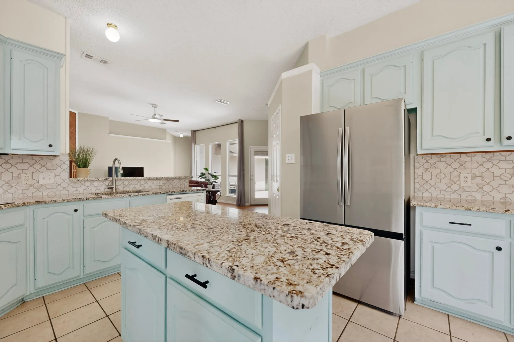 Single Family Residence For Sale in Collin County , 320 Elizabeth Trail, Murphy, Texas 75094, 4 Bedroom, 3 Bathroom, 2 Garage spaces, 2,323 Sqft, built in 2001, mls#21299866, Real Estate Agent in Murphy, Homes For Sale in Collin county, Homes For Sale in Murphy, Realtor in Murphy Texas, Real Estate Brokerage Independent Realty Texas, Luminita Cordes Realtor
