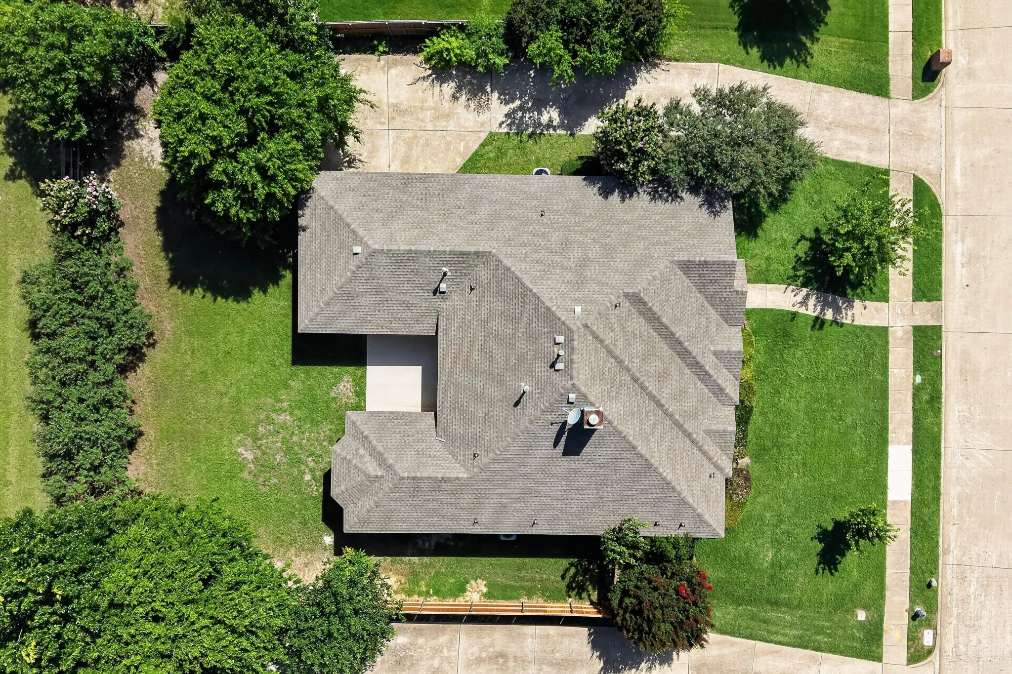 Single Family Residence For Sale in Collin County , 320 Elizabeth Trail, Murphy, Texas 75094, 4 Bedroom, 3 Bathroom, 2 Garage spaces, 2,323 Sqft, built in 2001, mls#21299866, Real Estate Agent in Murphy, Homes For Sale in Collin county, Homes For Sale in Murphy, Realtor in Murphy Texas, Real Estate Brokerage Independent Realty Texas, Luminita Cordes Realtor