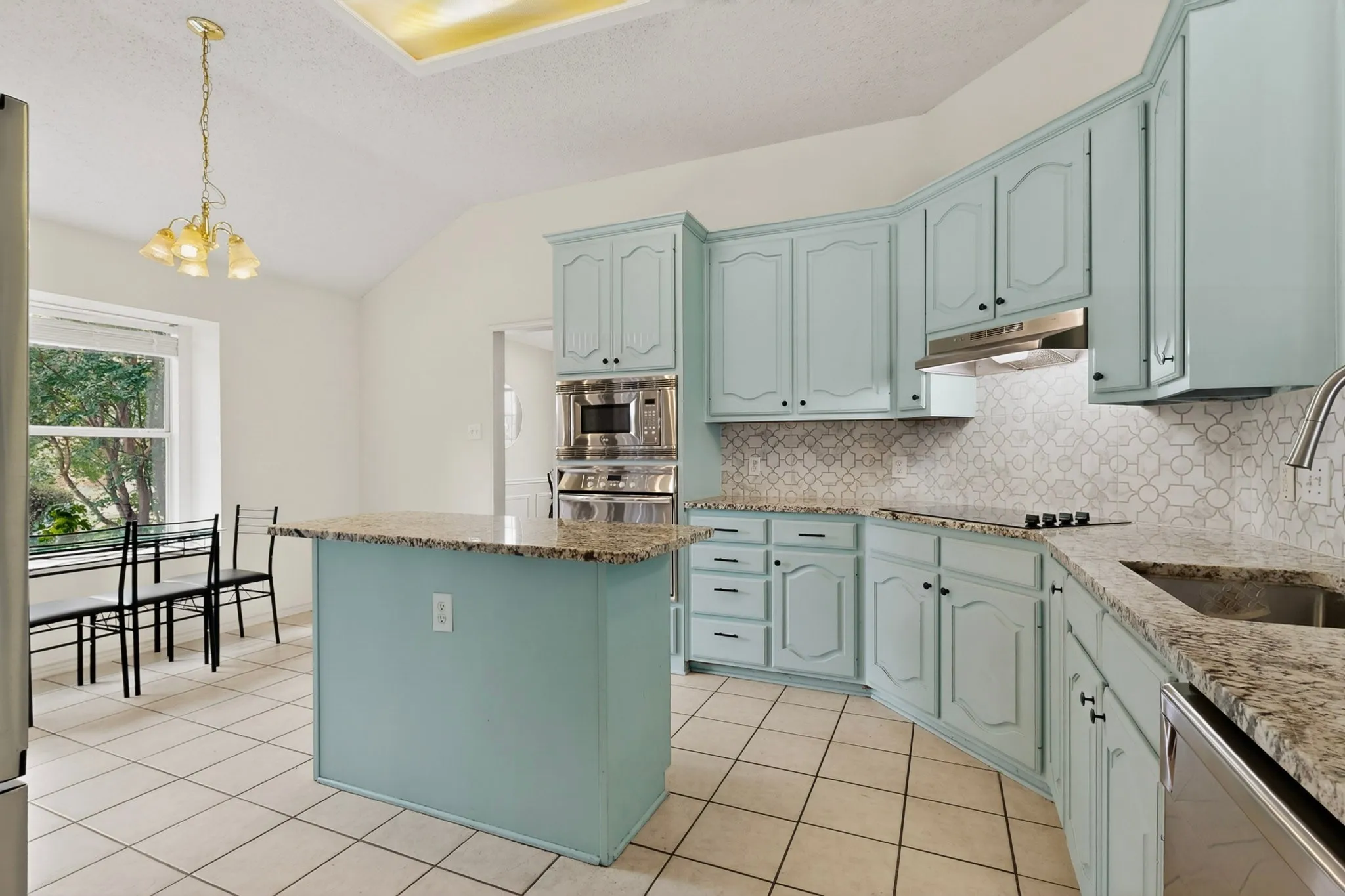 Single Family Residence For Sale in Collin County , 320 Elizabeth Trail, Murphy, Texas 75094, 4 Bedroom, 3 Bathroom, 2 Garage spaces, 2,323 Sqft, built in 2001, mls#21299866, Real Estate Agent in Murphy, Homes For Sale in Collin county, Homes For Sale in Murphy, Realtor in Murphy Texas, Real Estate Brokerage Independent Realty Texas, Luminita Cordes Realtor