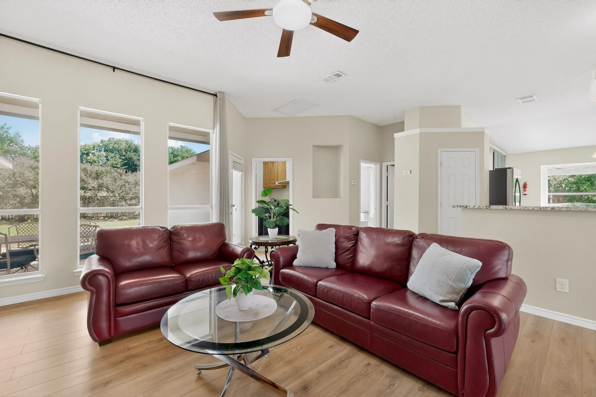 Single Family Residence For Sale in Collin County , 320 Elizabeth Trail, Murphy, Texas 75094, 4 Bedroom, 3 Bathroom, 2 Garage spaces, 2,323 Sqft, built in 2001, mls#21299866, Real Estate Agent in Murphy, Homes For Sale in Collin county, Homes For Sale in Murphy, Realtor in Murphy Texas, Real Estate Brokerage Independent Realty Texas, Luminita Cordes Realtor