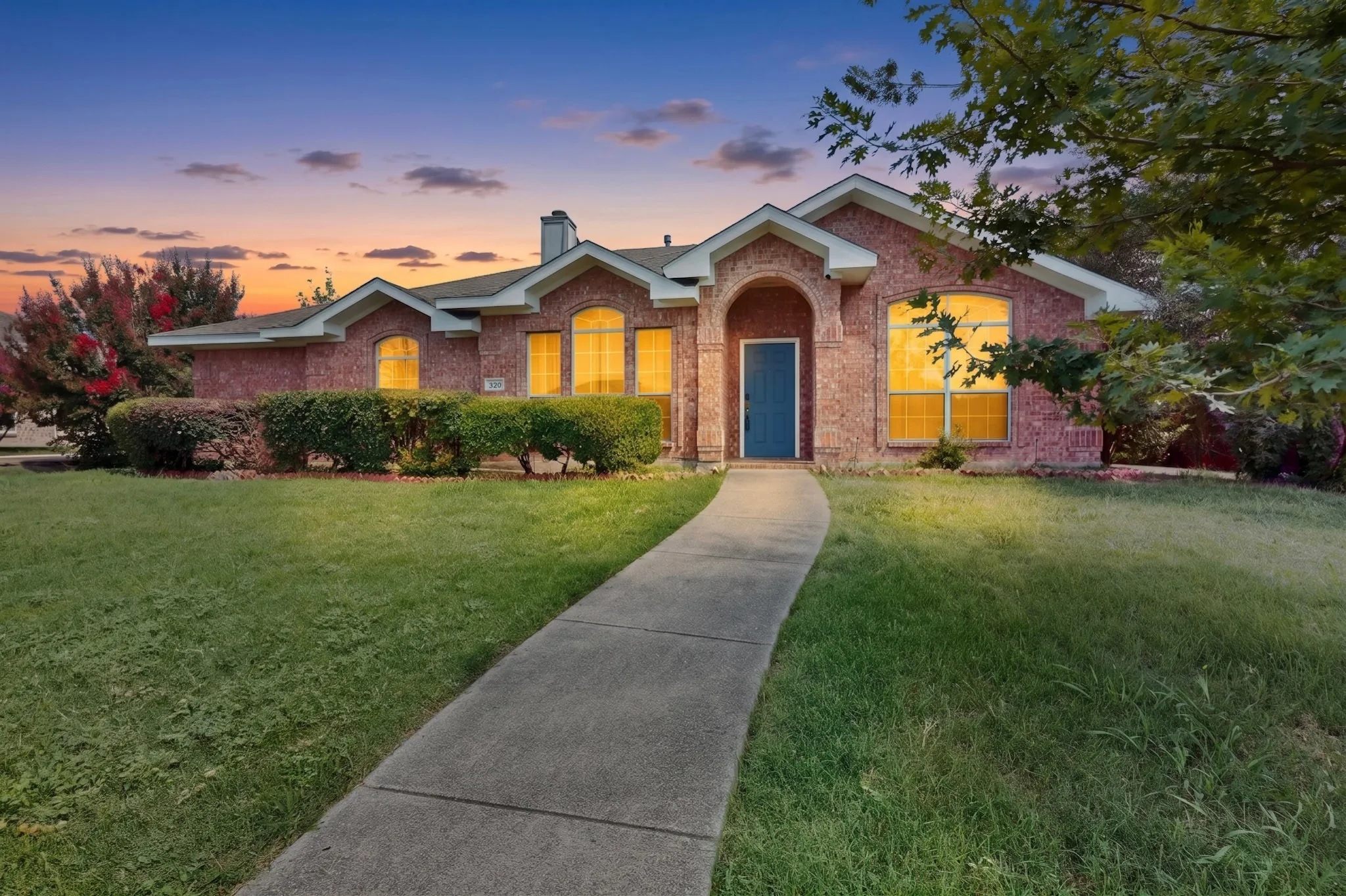 Single Family Residence For Sale in Collin County , 320 Elizabeth Trail, Murphy, Texas 75094, 4 Bedroom, 3 Bathroom, 2 Garage spaces, 2,323 Sqft, built in 2001, mls#21299866, Real Estate Agent in Murphy, Homes For Sale in Collin county, Homes For Sale in Murphy, Realtor in Murphy Texas, Real Estate Brokerage Independent Realty Texas, Luminita Cordes Realtor