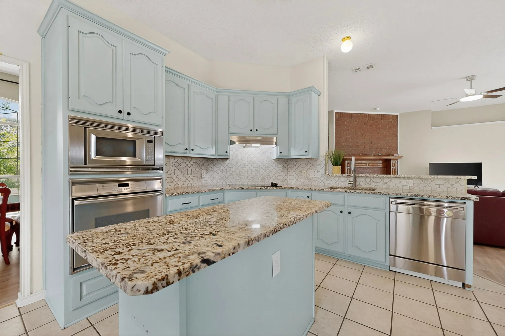 Single Family Residence For Sale in Collin County , 320 Elizabeth Trail, Murphy, Texas 75094, 4 Bedroom, 3 Bathroom, 2 Garage spaces, 2,323 Sqft, built in 2001, mls#21299866, Real Estate Agent in Murphy, Homes For Sale in Collin county, Homes For Sale in Murphy, Realtor in Murphy Texas, Real Estate Brokerage Independent Realty Texas, Luminita Cordes Realtor