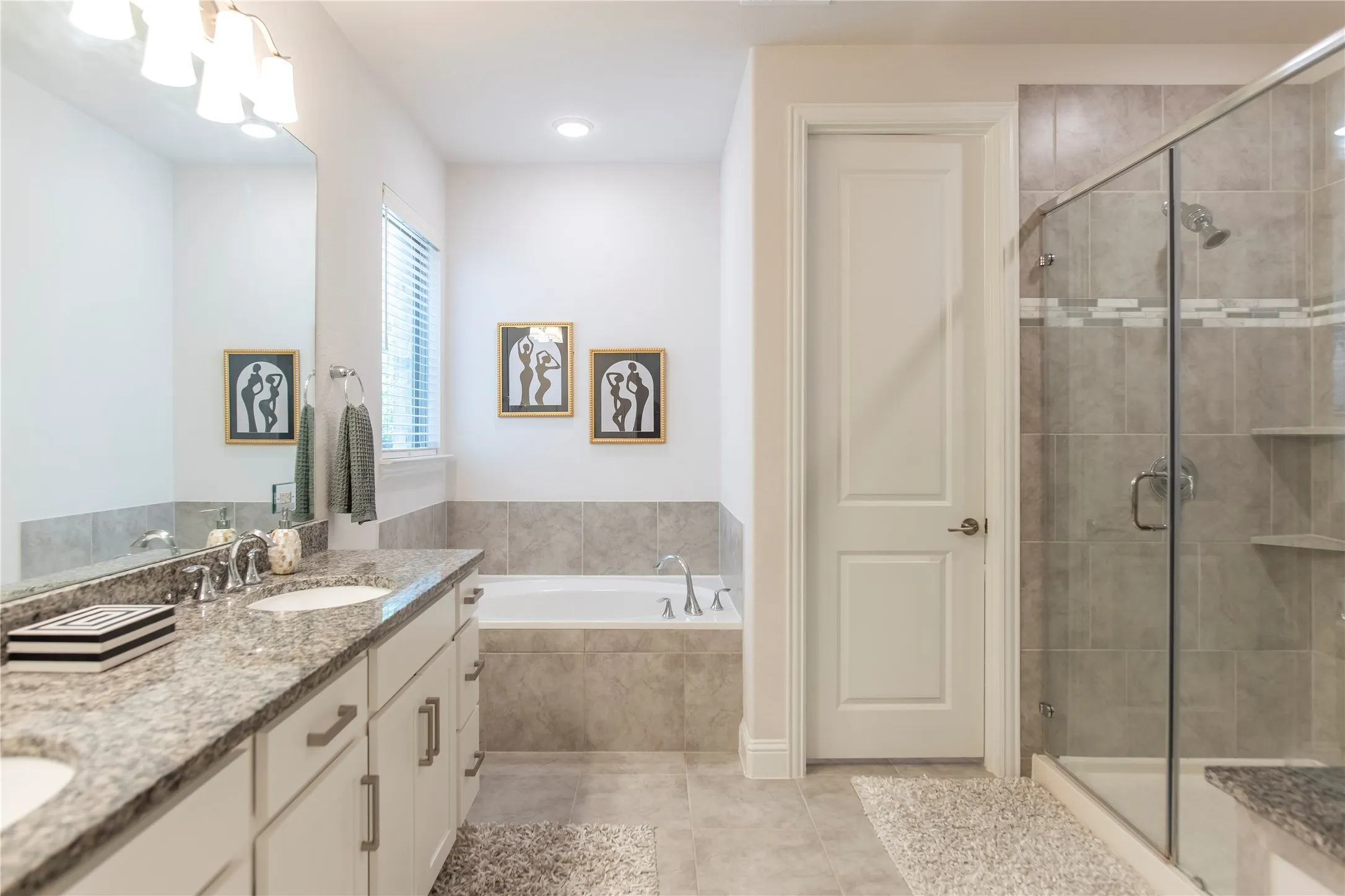 granite counter tops, dounle vanity sinks