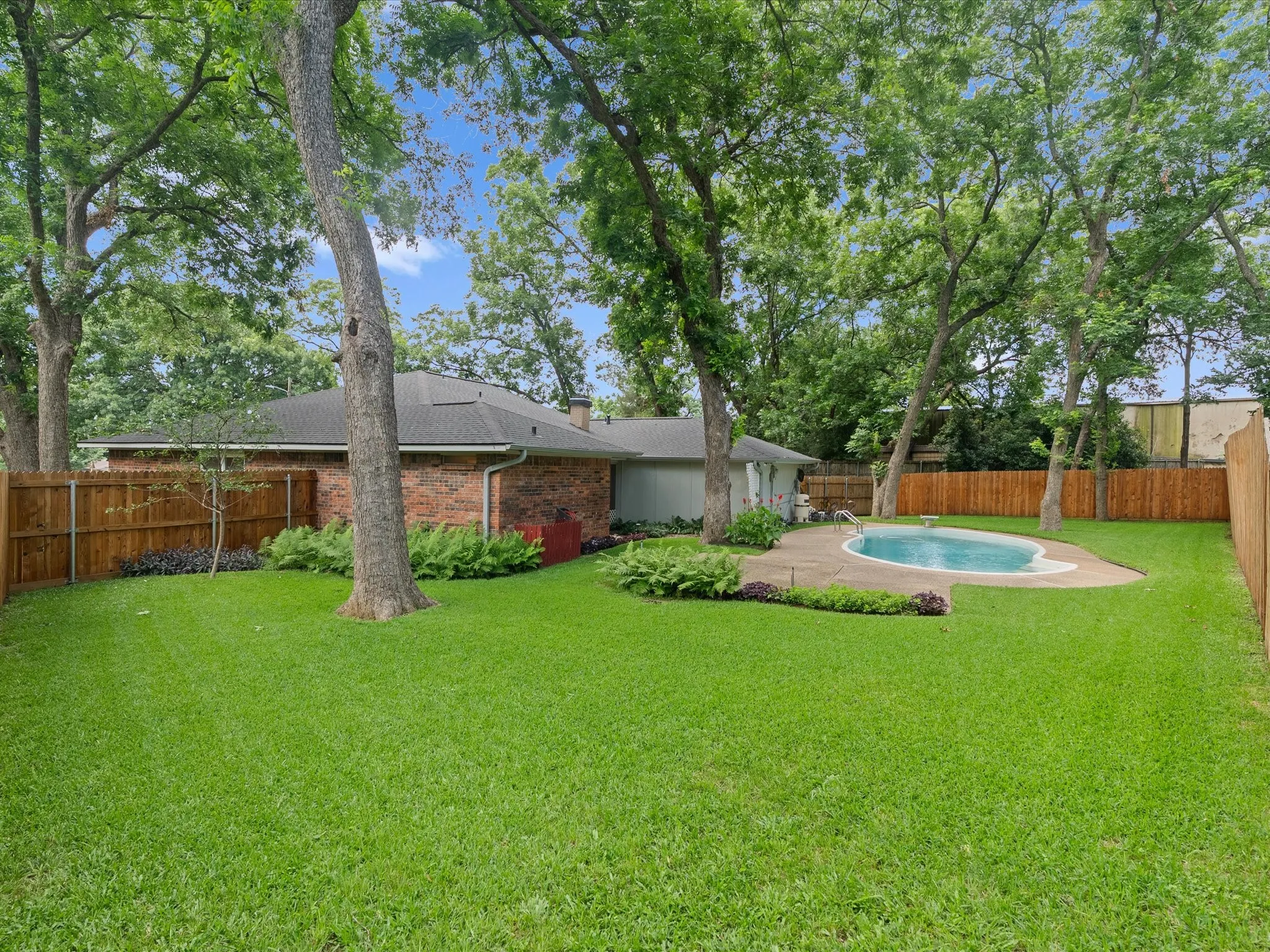 Single Family Residence For Sale in Dallas County , 602 Adams Drive, Duncanville, Texas 75137, 4 Bedroom, 2 Bathroom, 2 Garage spaces, 1,864 Sqft, built in 1978, mls#21299994, Real Estate Agent in Duncanville, Homes For Sale in Dallas county, Homes For Sale in Duncanville, Realtor in Duncanville Texas, Real Estate Brokerage Independent Realty Texas, Luminita Cordes Realtor