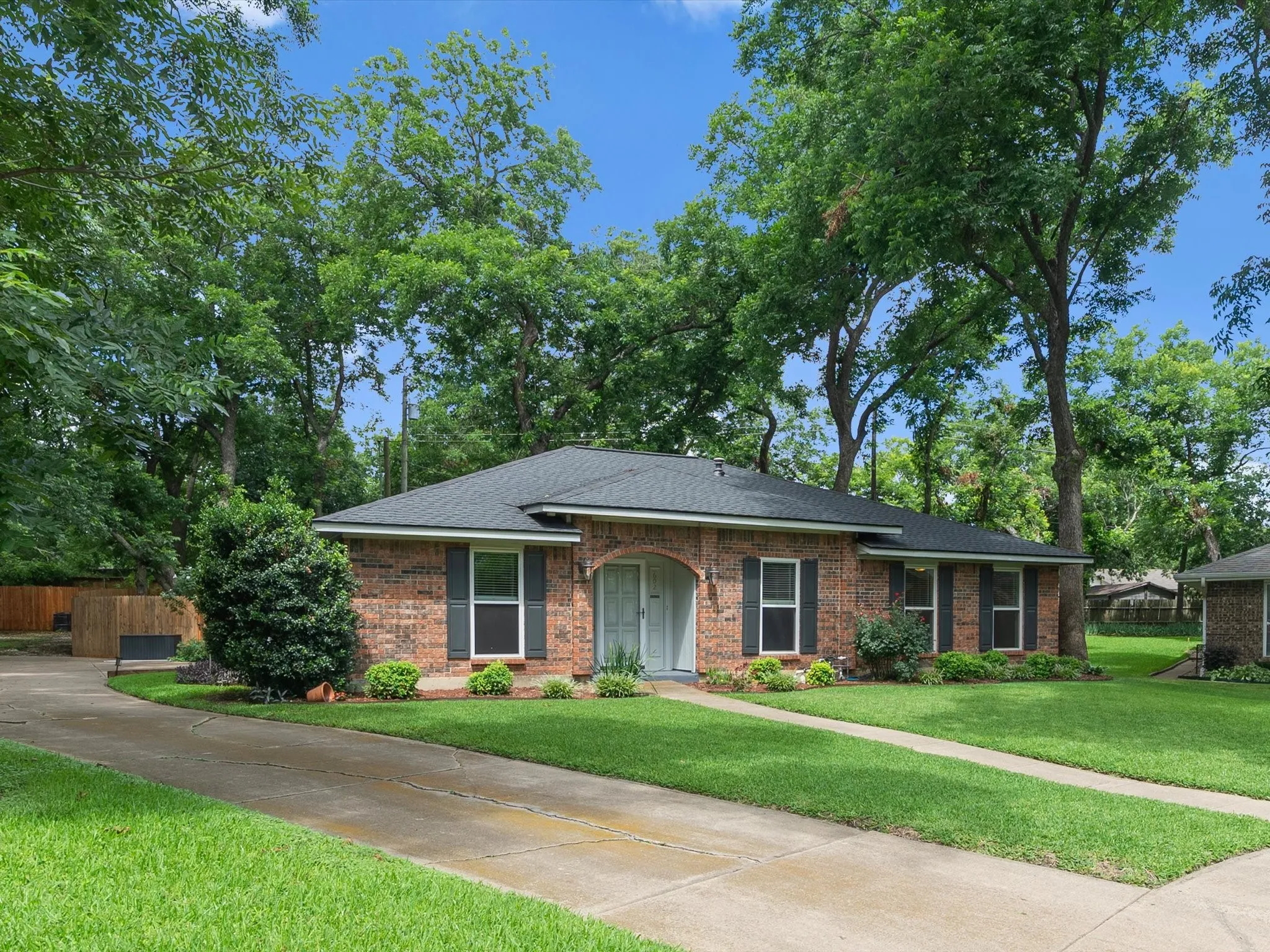 Single Family Residence For Sale in Dallas County , 602 Adams Drive, Duncanville, Texas 75137, 4 Bedroom, 2 Bathroom, 2 Garage spaces, 1,864 Sqft, built in 1978, mls#21299994, Real Estate Agent in Duncanville, Homes For Sale in Dallas county, Homes For Sale in Duncanville, Realtor in Duncanville Texas, Real Estate Brokerage Independent Realty Texas, Luminita Cordes Realtor