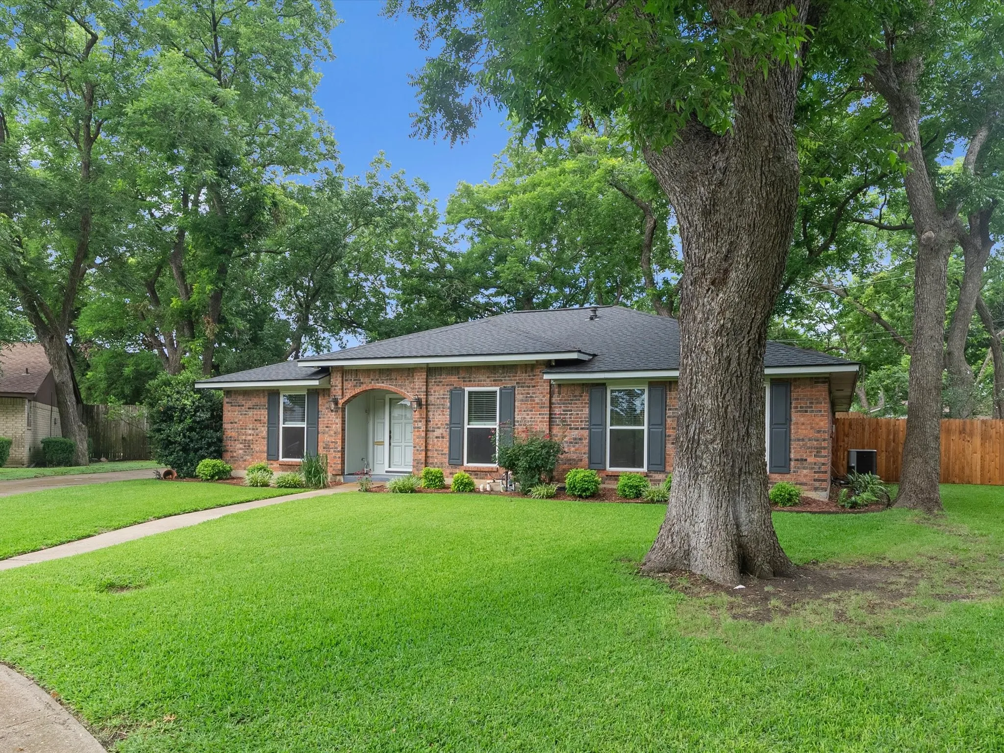 Single Family Residence For Sale in Dallas County , 602 Adams Drive, Duncanville, Texas 75137, 4 Bedroom, 2 Bathroom, 2 Garage spaces, 1,864 Sqft, built in 1978, mls#21299994, Real Estate Agent in Duncanville, Homes For Sale in Dallas county, Homes For Sale in Duncanville, Realtor in Duncanville Texas, Real Estate Brokerage Independent Realty Texas, Luminita Cordes Realtor