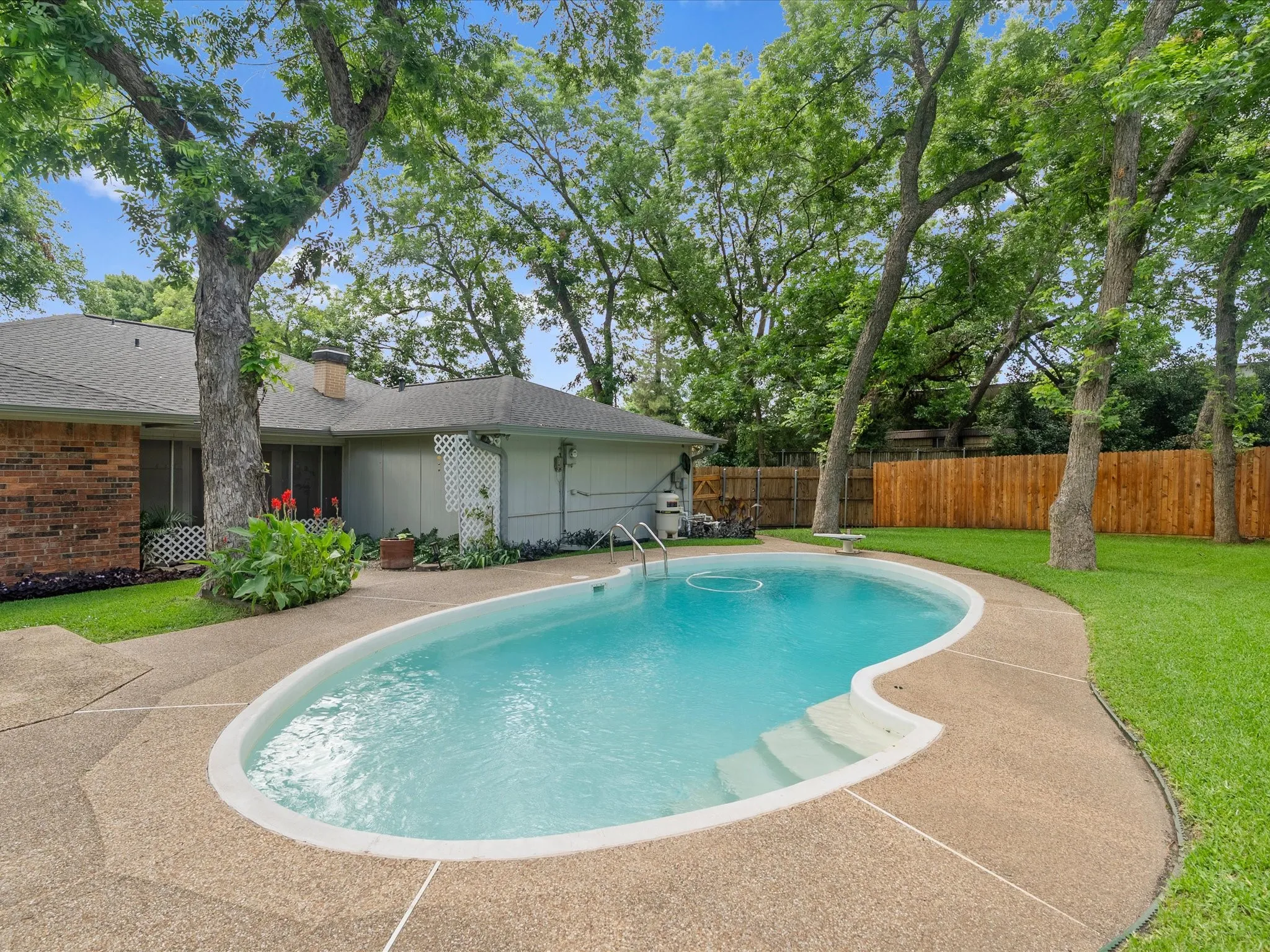 Single Family Residence For Sale in Dallas County , 602 Adams Drive, Duncanville, Texas 75137, 4 Bedroom, 2 Bathroom, 2 Garage spaces, 1,864 Sqft, built in 1978, mls#21299994, Real Estate Agent in Duncanville, Homes For Sale in Dallas county, Homes For Sale in Duncanville, Realtor in Duncanville Texas, Real Estate Brokerage Independent Realty Texas, Luminita Cordes Realtor