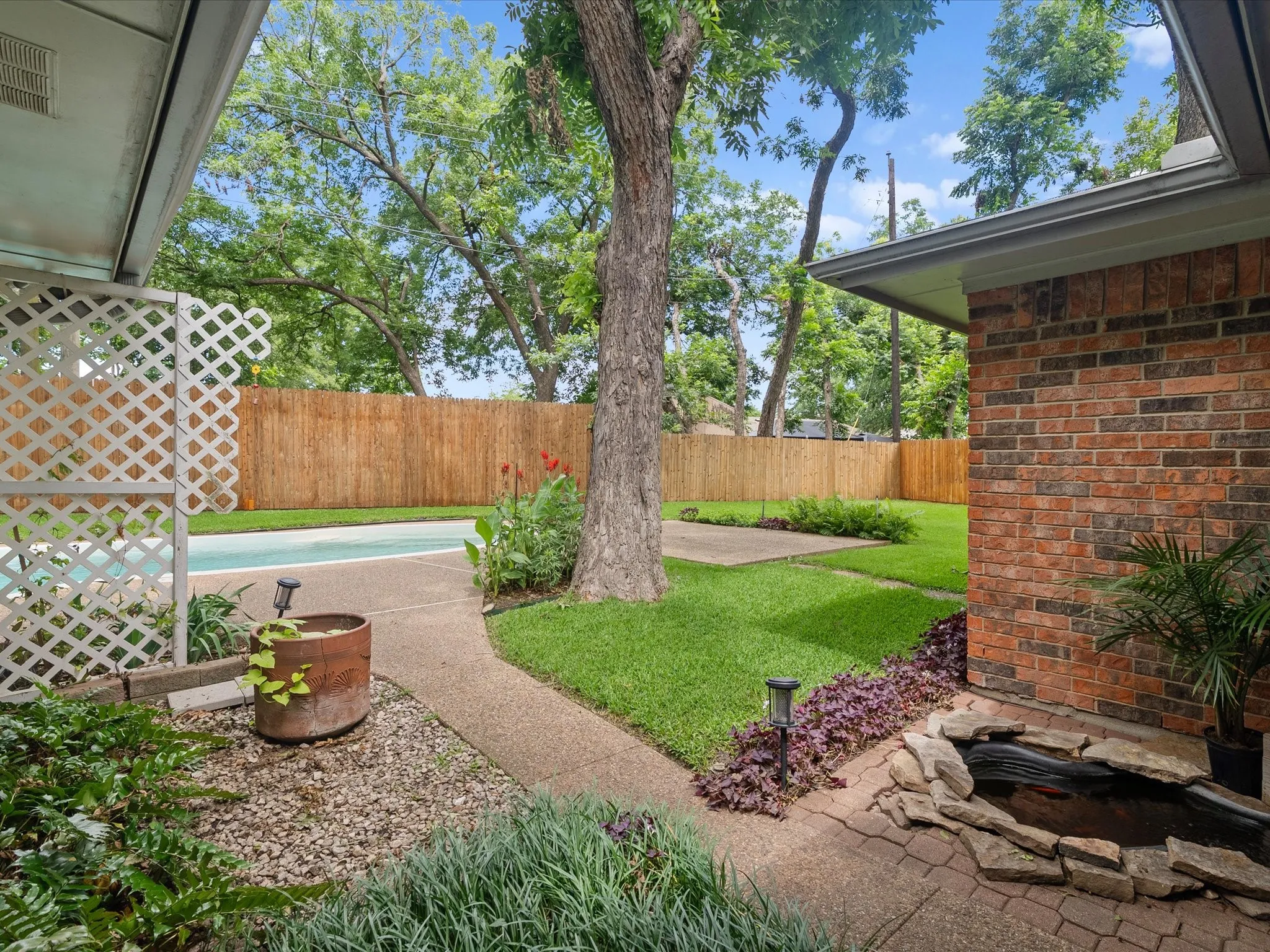 Single Family Residence For Sale in Dallas County , 602 Adams Drive, Duncanville, Texas 75137, 4 Bedroom, 2 Bathroom, 2 Garage spaces, 1,864 Sqft, built in 1978, mls#21299994, Real Estate Agent in Duncanville, Homes For Sale in Dallas county, Homes For Sale in Duncanville, Realtor in Duncanville Texas, Real Estate Brokerage Independent Realty Texas, Luminita Cordes Realtor