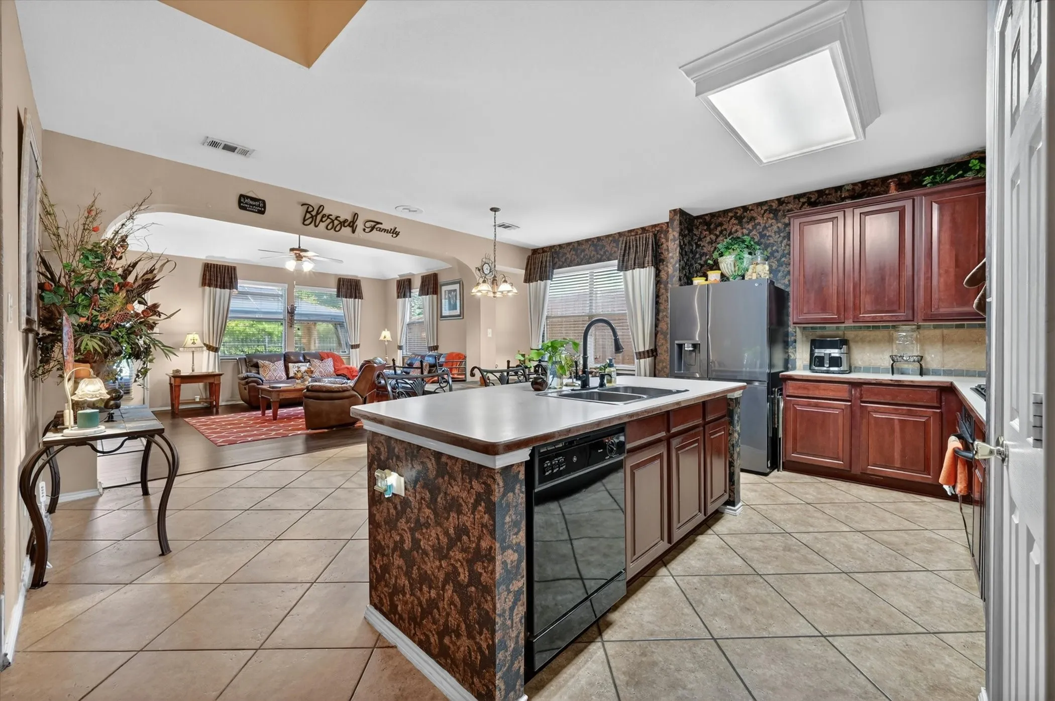 Single Family Residence For Sale in Tarrant County , 9956 Delamere Drive, Fort Worth, Texas 76244, 5 Bedroom, 3 Bathroom, 2 Garage spaces, 3,427 Sqft, built in 2002, mls#21299204, Real Estate Agent in Fort Worth, Homes For Sale in Tarrant county, Homes For Sale in Fort Worth, Realtor in Fort Worth Texas, Real Estate Brokerage Independent Realty Texas, Luminita Cordes Realtor