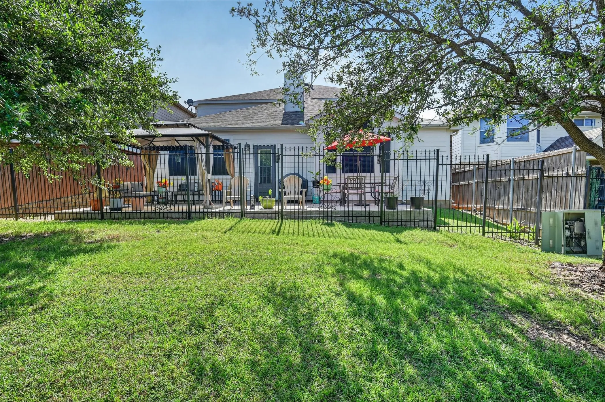 Single Family Residence For Sale in Tarrant County , 9956 Delamere Drive, Fort Worth, Texas 76244, 5 Bedroom, 3 Bathroom, 2 Garage spaces, 3,427 Sqft, built in 2002, mls#21299204, Real Estate Agent in Fort Worth, Homes For Sale in Tarrant county, Homes For Sale in Fort Worth, Realtor in Fort Worth Texas, Real Estate Brokerage Independent Realty Texas, Luminita Cordes Realtor