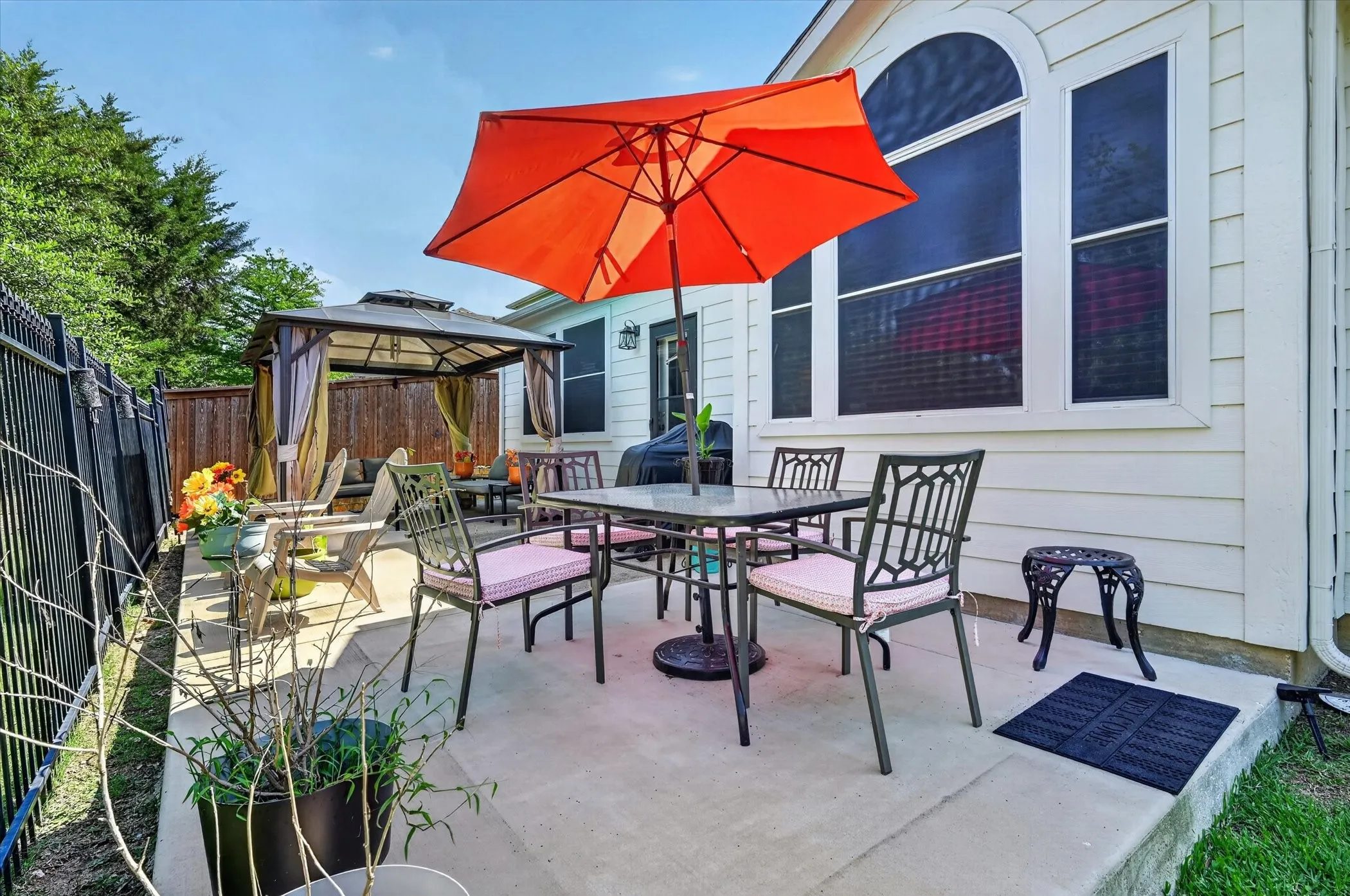 Single Family Residence For Sale in Tarrant County , 9956 Delamere Drive, Fort Worth, Texas 76244, 5 Bedroom, 3 Bathroom, 2 Garage spaces, 3,427 Sqft, built in 2002, mls#21299204, Real Estate Agent in Fort Worth, Homes For Sale in Tarrant county, Homes For Sale in Fort Worth, Realtor in Fort Worth Texas, Real Estate Brokerage Independent Realty Texas, Luminita Cordes Realtor