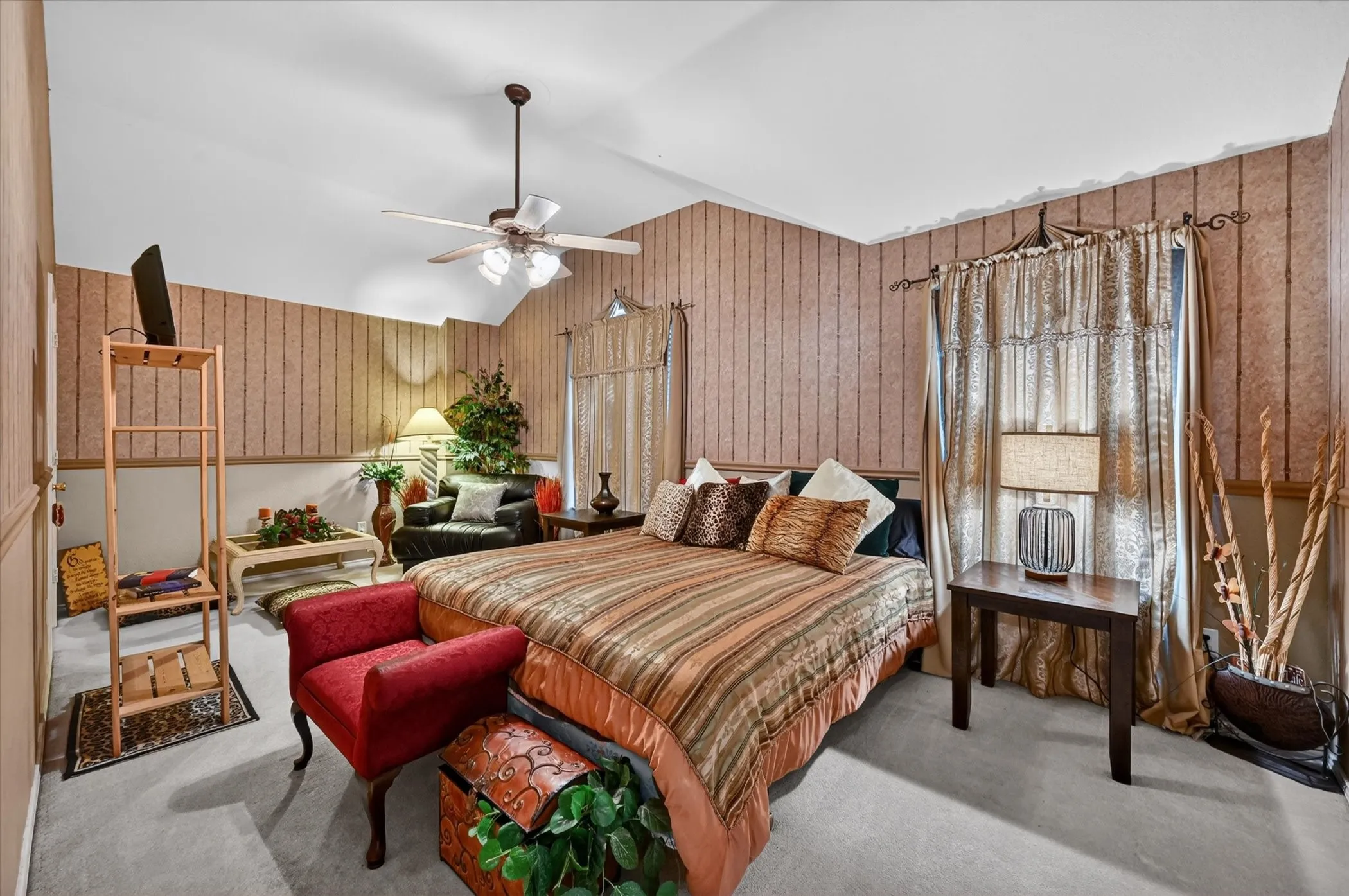 Single Family Residence For Sale in Tarrant County , 9956 Delamere Drive, Fort Worth, Texas 76244, 5 Bedroom, 3 Bathroom, 2 Garage spaces, 3,427 Sqft, built in 2002, mls#21299204, Real Estate Agent in Fort Worth, Homes For Sale in Tarrant county, Homes For Sale in Fort Worth, Realtor in Fort Worth Texas, Real Estate Brokerage Independent Realty Texas, Luminita Cordes Realtor