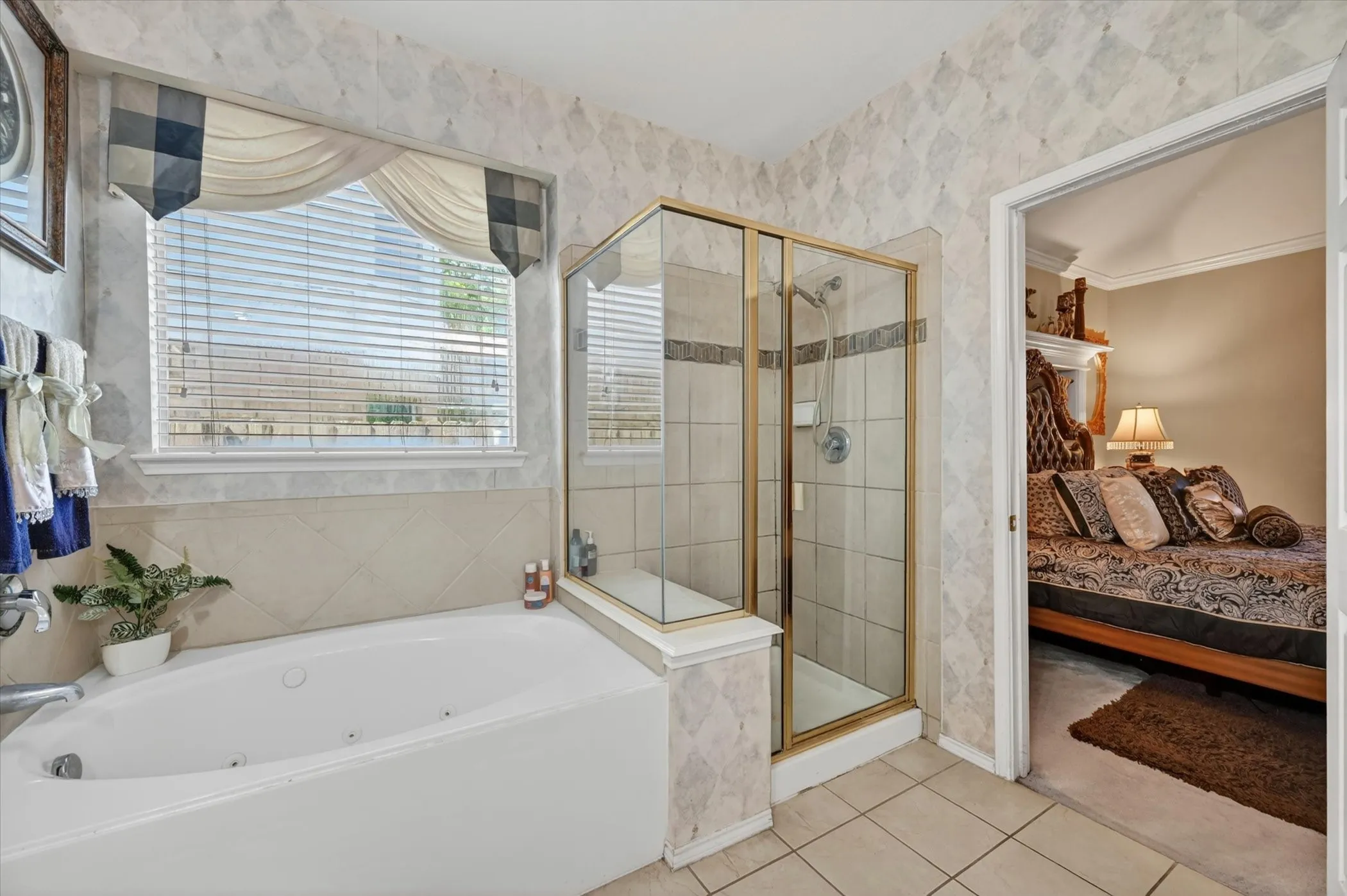 Single Family Residence For Sale in Tarrant County , 9956 Delamere Drive, Fort Worth, Texas 76244, 5 Bedroom, 3 Bathroom, 2 Garage spaces, 3,427 Sqft, built in 2002, mls#21299204, Real Estate Agent in Fort Worth, Homes For Sale in Tarrant county, Homes For Sale in Fort Worth, Realtor in Fort Worth Texas, Real Estate Brokerage Independent Realty Texas, Luminita Cordes Realtor