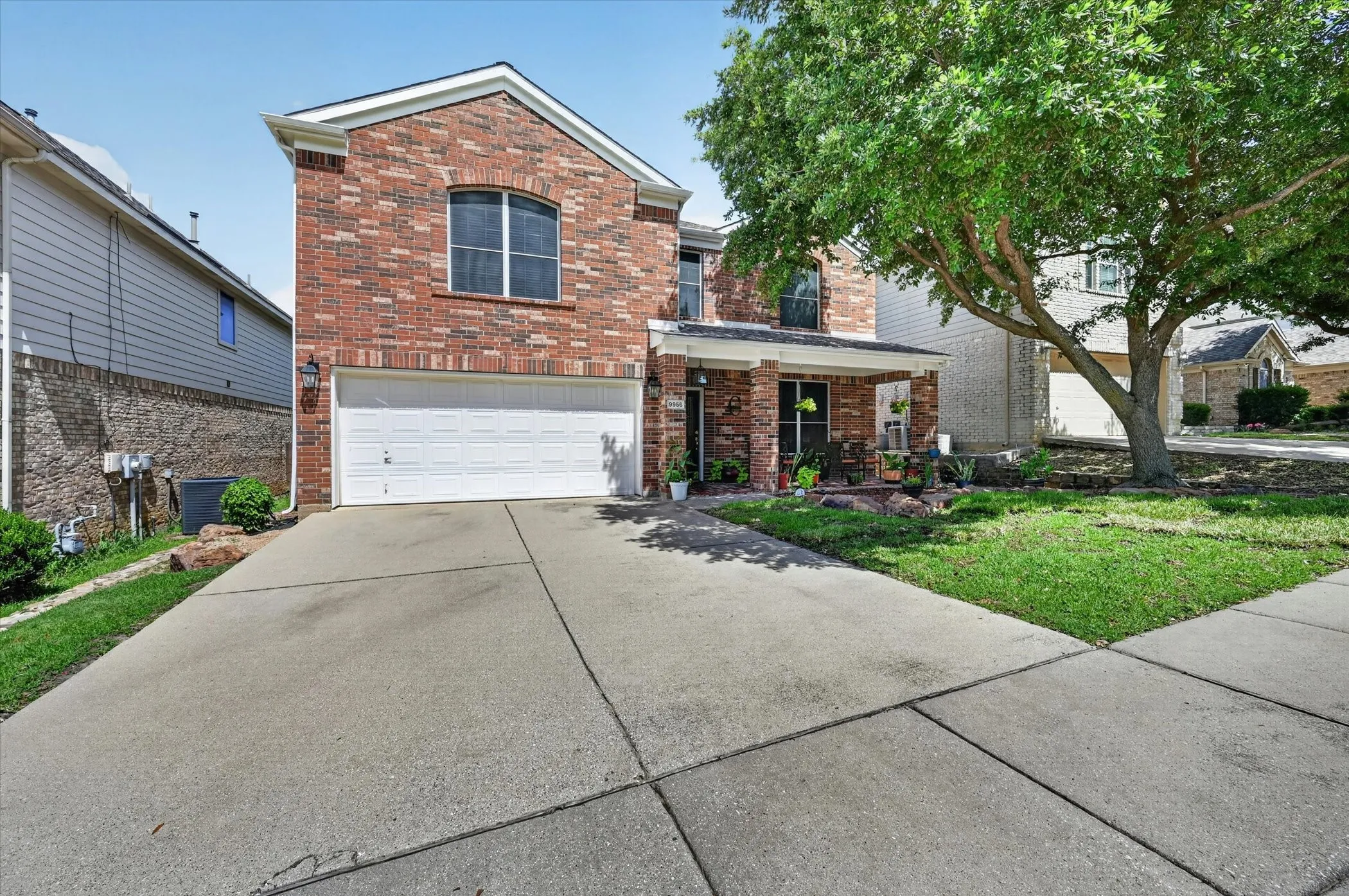 Single Family Residence For Sale in Tarrant County , 9956 Delamere Drive, Fort Worth, Texas 76244, 5 Bedroom, 3 Bathroom, 2 Garage spaces, 3,427 Sqft, built in 2002, mls#21299204, Real Estate Agent in Fort Worth, Homes For Sale in Tarrant county, Homes For Sale in Fort Worth, Realtor in Fort Worth Texas, Real Estate Brokerage Independent Realty Texas, Luminita Cordes Realtor