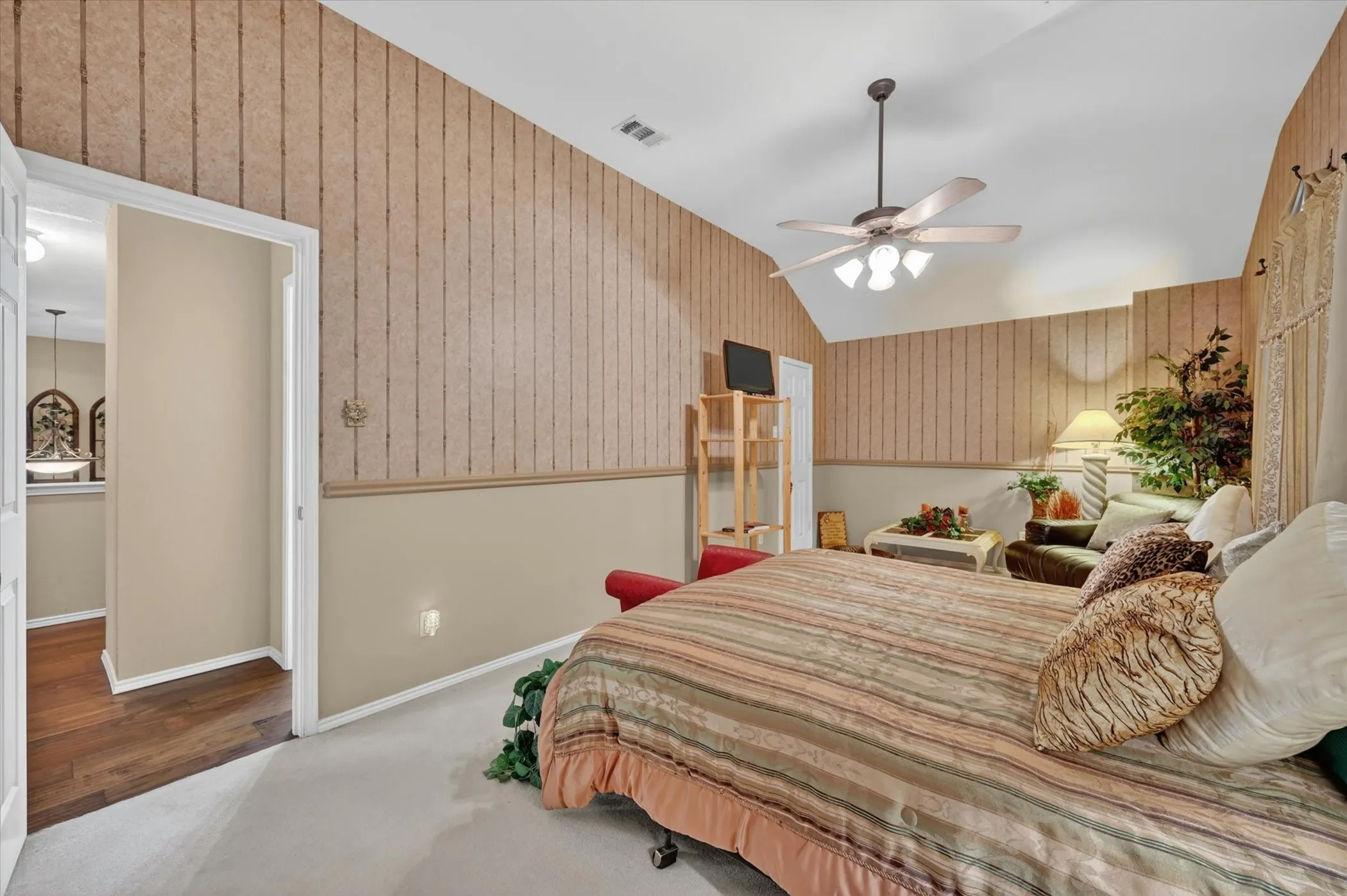 Single Family Residence For Sale in Tarrant County , 9956 Delamere Drive, Fort Worth, Texas 76244, 5 Bedroom, 3 Bathroom, 2 Garage spaces, 3,427 Sqft, built in 2002, mls#21299204, Real Estate Agent in Fort Worth, Homes For Sale in Tarrant county, Homes For Sale in Fort Worth, Realtor in Fort Worth Texas, Real Estate Brokerage Independent Realty Texas, Luminita Cordes Realtor