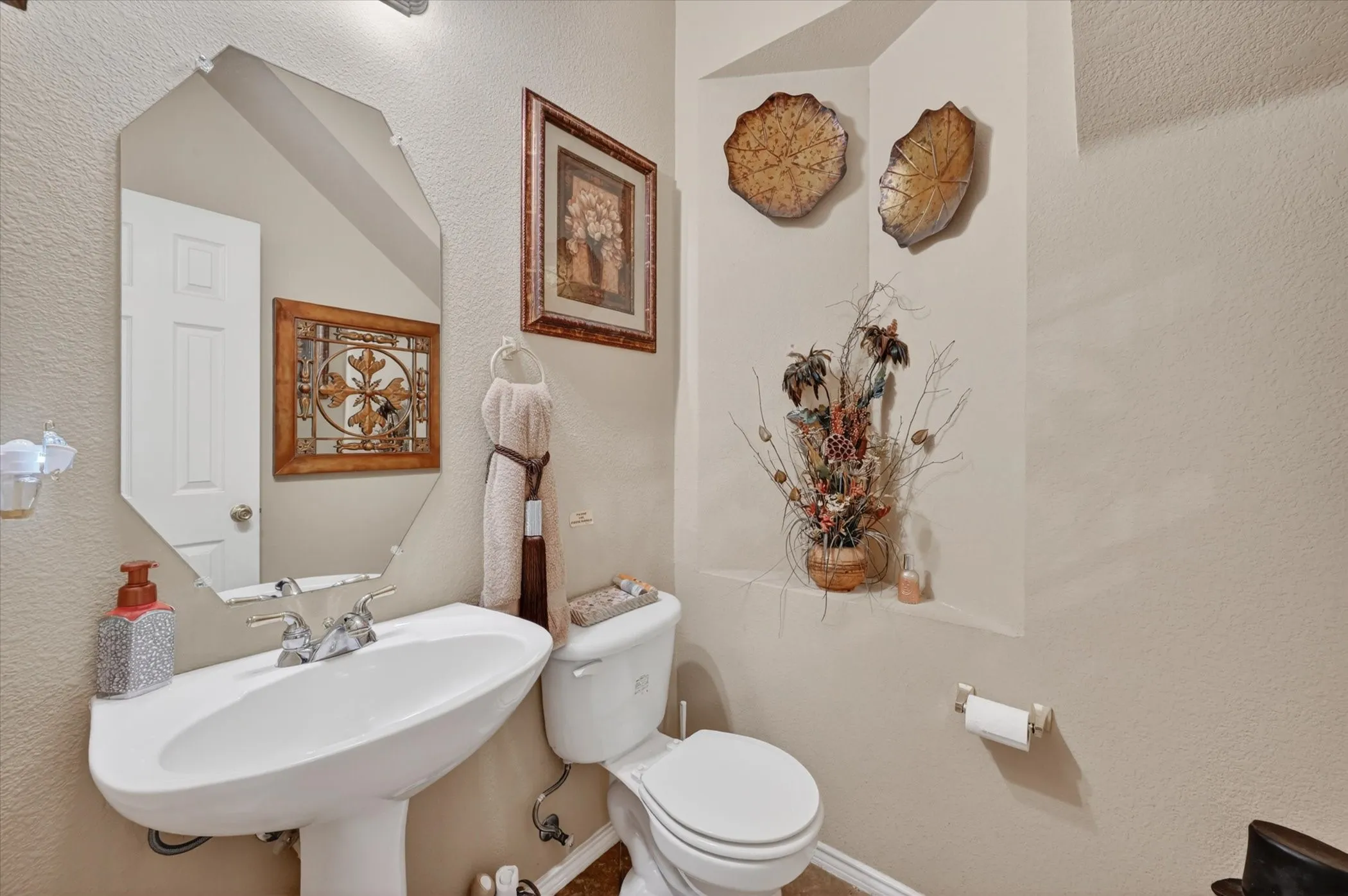 Single Family Residence For Sale in Tarrant County , 9956 Delamere Drive, Fort Worth, Texas 76244, 5 Bedroom, 3 Bathroom, 2 Garage spaces, 3,427 Sqft, built in 2002, mls#21299204, Real Estate Agent in Fort Worth, Homes For Sale in Tarrant county, Homes For Sale in Fort Worth, Realtor in Fort Worth Texas, Real Estate Brokerage Independent Realty Texas, Luminita Cordes Realtor