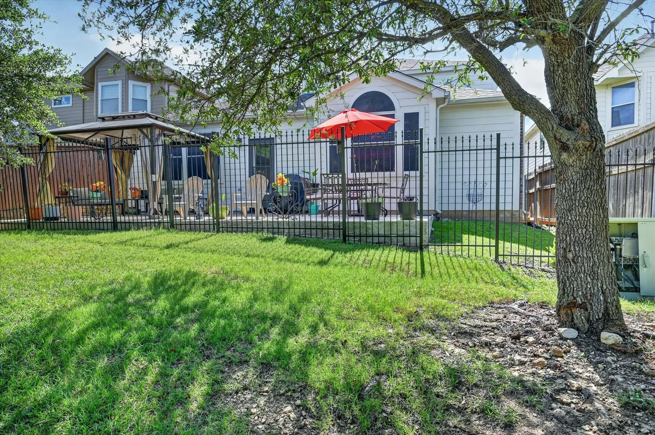 Single Family Residence For Sale in Tarrant County , 9956 Delamere Drive, Fort Worth, Texas 76244, 5 Bedroom, 3 Bathroom, 2 Garage spaces, 3,427 Sqft, built in 2002, mls#21299204, Real Estate Agent in Fort Worth, Homes For Sale in Tarrant county, Homes For Sale in Fort Worth, Realtor in Fort Worth Texas, Real Estate Brokerage Independent Realty Texas, Luminita Cordes Realtor
