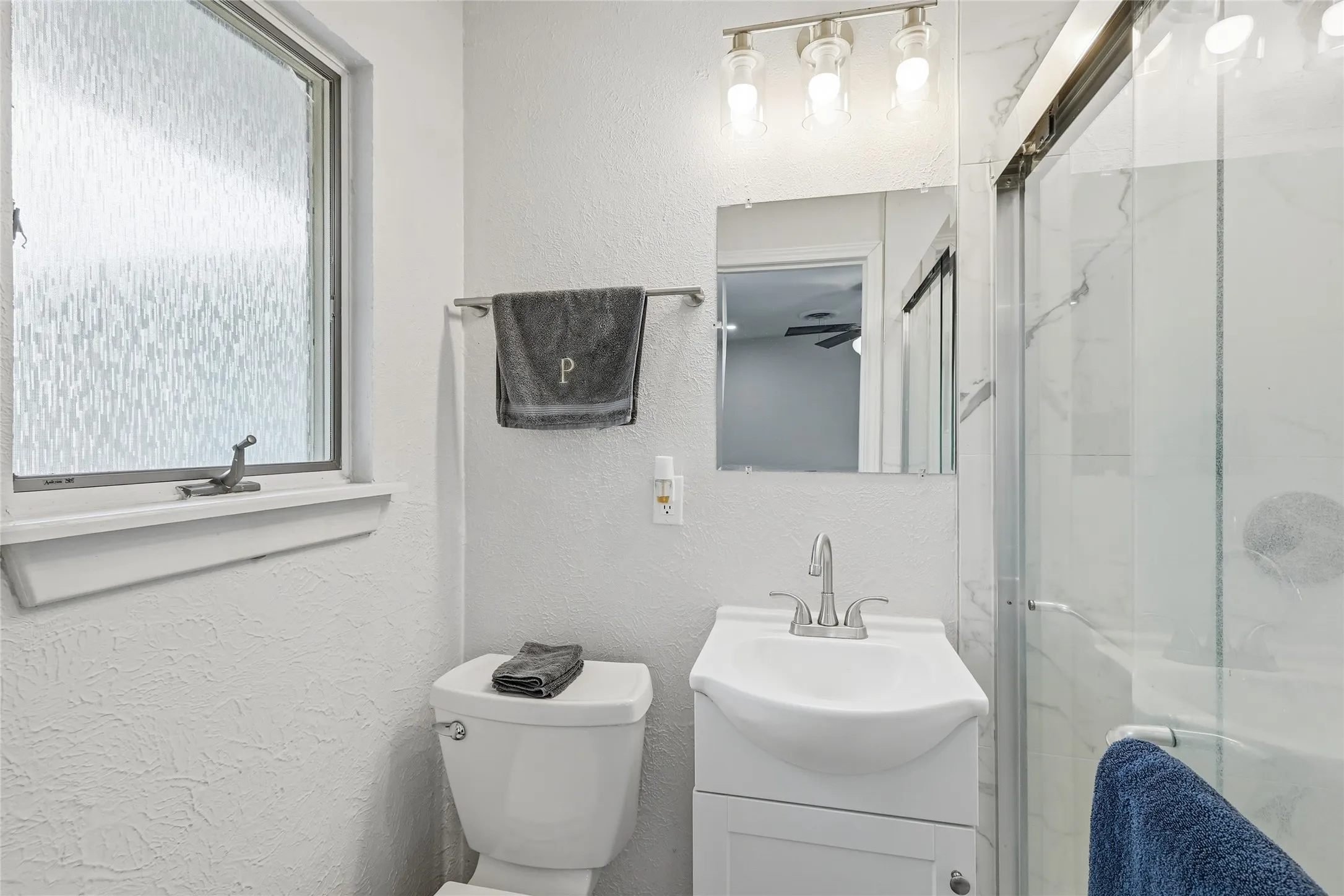 Single Family Residence For Sale in Denton County , 588 Pine Street, Lewisville, Texas 75057, 3 Bedroom, 2 Bathroom, 1 Garage spaces, 1,388 Sqft, built in 1960, mls#21298982, Real Estate Agent in Lewisville, Homes For Sale in Denton county, Homes For Sale in Lewisville, Realtor in Lewisville Texas, Real Estate Brokerage Independent Realty Texas, Luminita Cordes Realtor