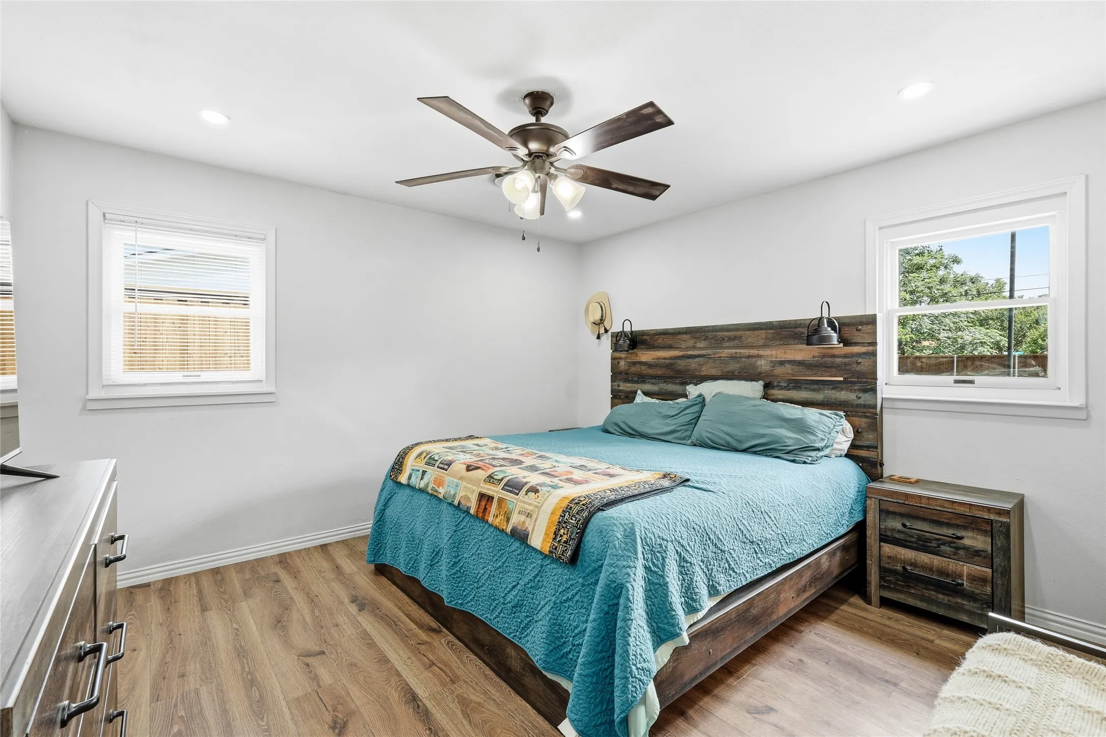 Single Family Residence For Sale in Denton County , 588 Pine Street, Lewisville, Texas 75057, 3 Bedroom, 2 Bathroom, 1 Garage spaces, 1,388 Sqft, built in 1960, mls#21298982, Real Estate Agent in Lewisville, Homes For Sale in Denton county, Homes For Sale in Lewisville, Realtor in Lewisville Texas, Real Estate Brokerage Independent Realty Texas, Luminita Cordes Realtor