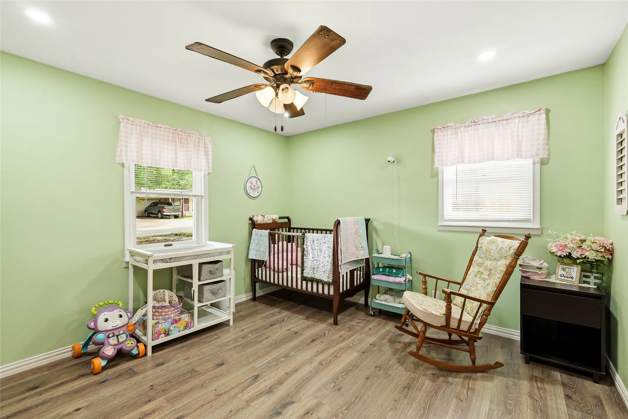 Single Family Residence For Sale in Denton County , 588 Pine Street, Lewisville, Texas 75057, 3 Bedroom, 2 Bathroom, 1 Garage spaces, 1,388 Sqft, built in 1960, mls#21298982, Real Estate Agent in Lewisville, Homes For Sale in Denton county, Homes For Sale in Lewisville, Realtor in Lewisville Texas, Real Estate Brokerage Independent Realty Texas, Luminita Cordes Realtor