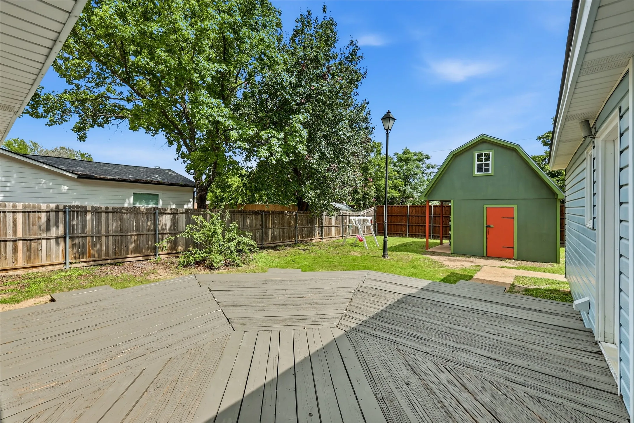 Single Family Residence For Sale in Denton County , 588 Pine Street, Lewisville, Texas 75057, 3 Bedroom, 2 Bathroom, 1 Garage spaces, 1,388 Sqft, built in 1960, mls#21298982, Real Estate Agent in Lewisville, Homes For Sale in Denton county, Homes For Sale in Lewisville, Realtor in Lewisville Texas, Real Estate Brokerage Independent Realty Texas, Luminita Cordes Realtor