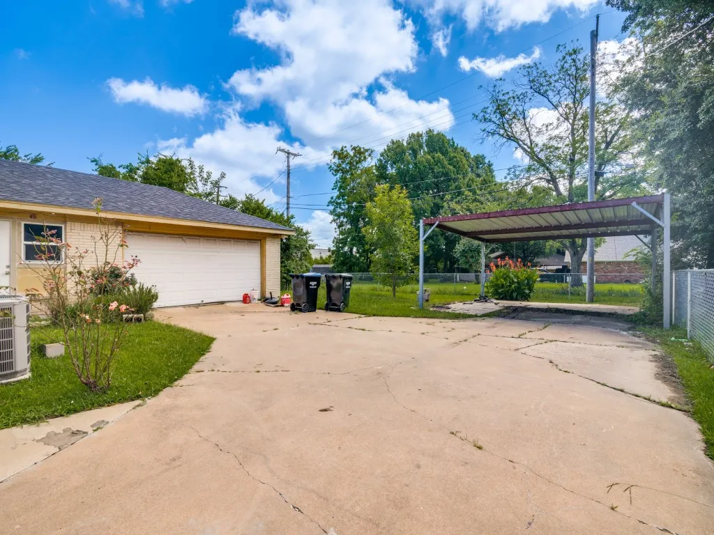 Single Family Residence For Sale in Hunt County , 6307 Stonewall Street, Greenville, Texas 75402, 3 Bedroom, 2 Bathroom, 2 Garage spaces, 1,618 Sqft, built in 1972, mls#21290552, Real Estate Agent in Greenville, Homes For Sale in Hunt county, Homes For Sale in Greenville, Realtor in Greenville Texas, Real Estate Brokerage Independent Realty Texas, Luminita Cordes Realtor