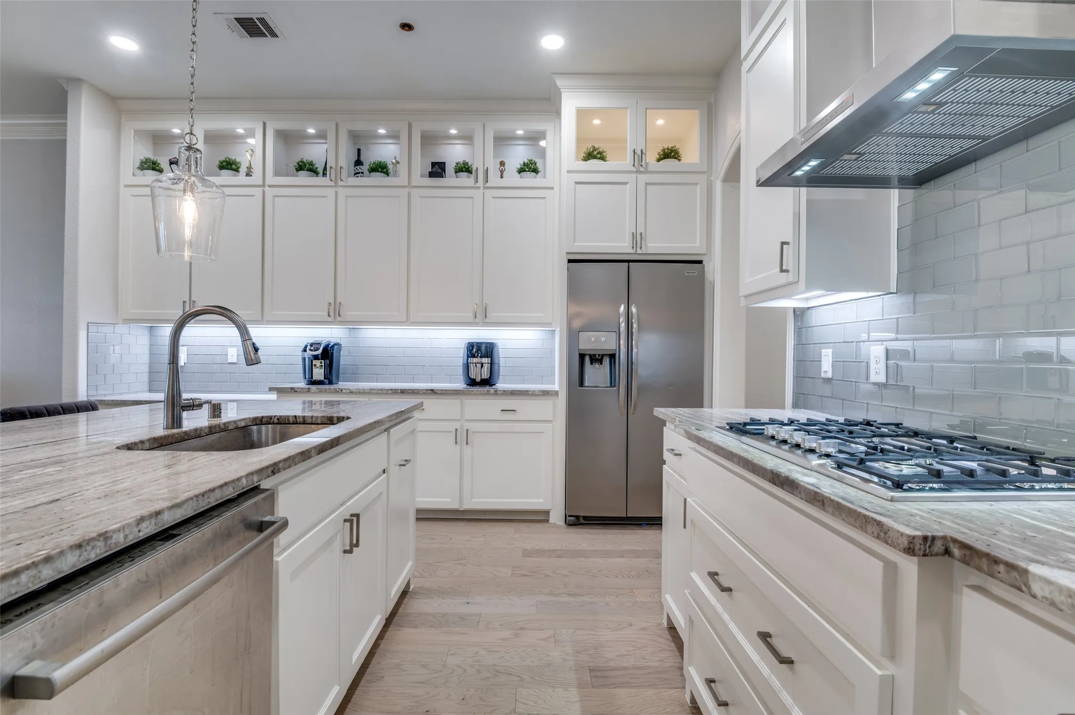 Townhouse For Rent in Collin County , 7525 Renaissance Boulevard, Mc Kinney, Texas 75070, 3 Bedroom, 3 Bathroom, 2 Garage spaces, 2,502 Sqft, built in 2017, mls#21282239, Real Estate Agent in Mc Kinney, Homes For Rent in Collin county, Homes For Rent in Mc Kinney, Realtor in Mc Kinney Texas, Real Estate Brokerage Independent Realty Texas, Luminita Cordes Realtor