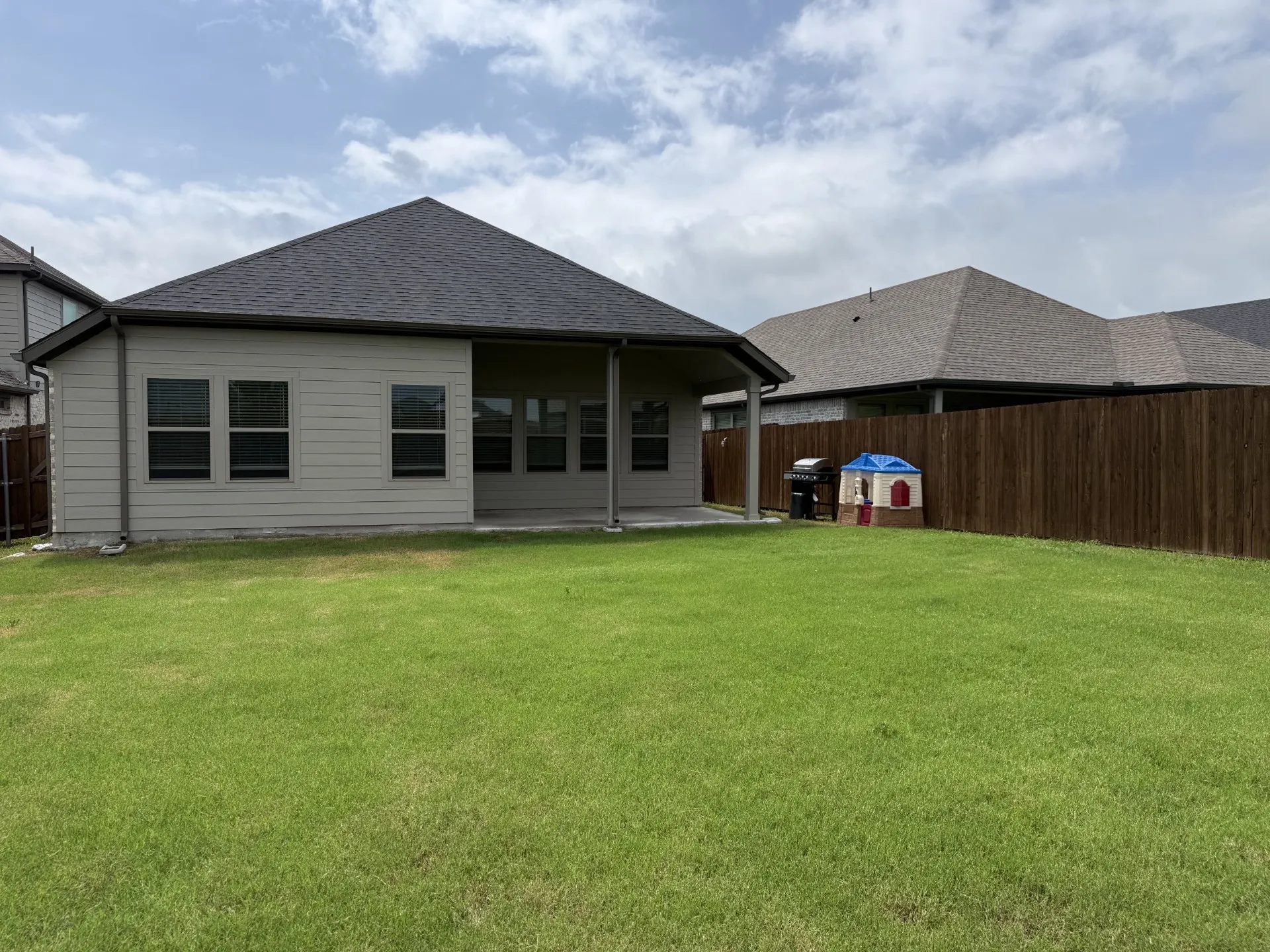 Single Family Residence For Rent in Collin County , 209 Little Bridge Drive, Lavon, Texas 75166, 3 Bedroom, 2 Bathroom, 2 Garage spaces, 1,913 Sqft, built in 2023, mls#21300026, Real Estate Agent in Lavon, Homes For Rent in Collin county, Homes For Rent in Lavon, Realtor in Lavon Texas, Real Estate Brokerage Independent Realty Texas, Luminita Cordes Realtor