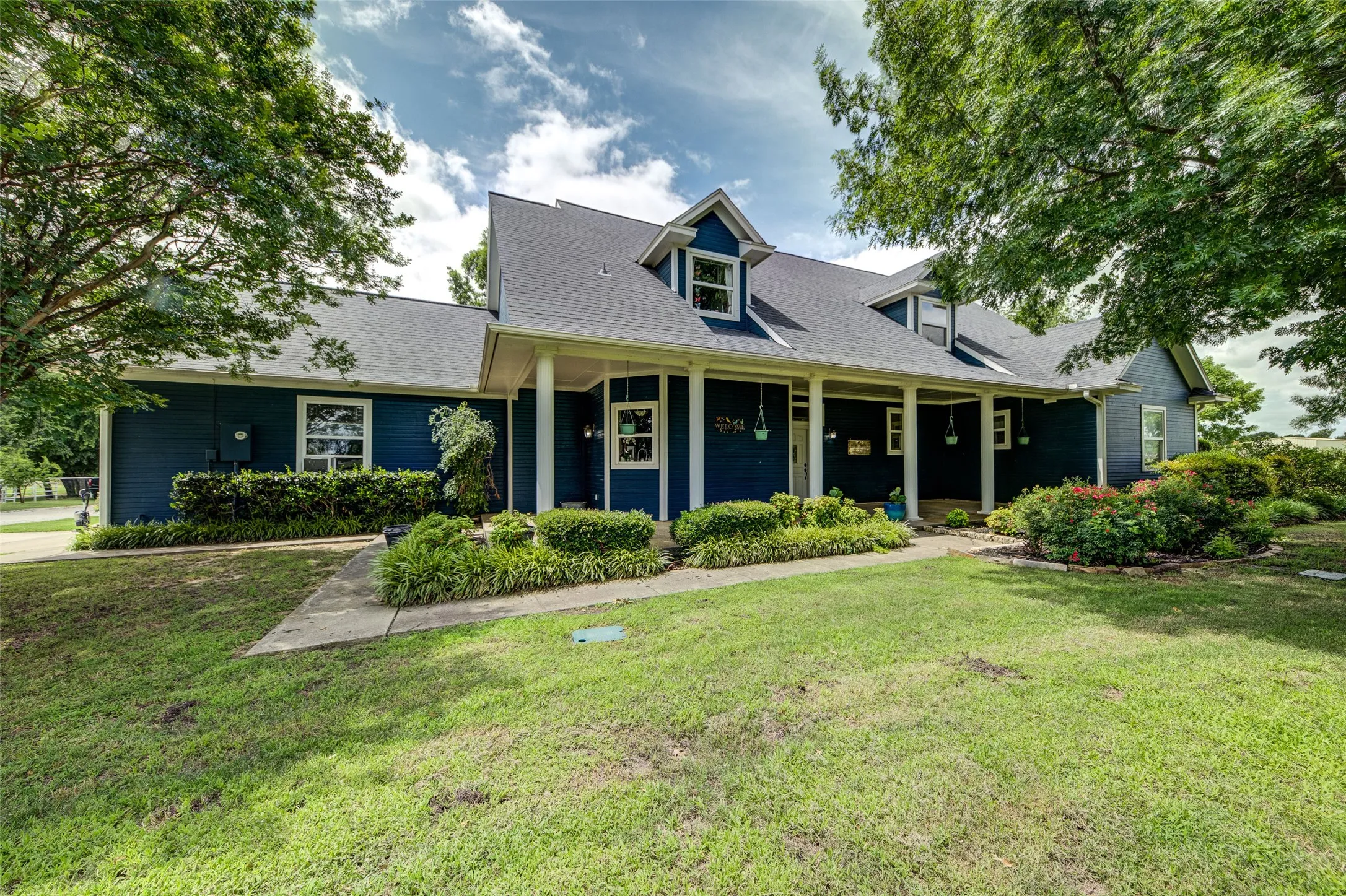 Single Family Residence For Sale in Denton County , 10609 Jackson Road, Krum, Texas 76249, 3 Bedroom, 4 Bathroom, 2 Garage spaces, 2,354 Sqft, built in 1995, mls#21290333, Real Estate Agent in Krum, Homes For Sale in Denton county, Homes For Sale in Krum, Realtor in Krum Texas, Real Estate Brokerage Independent Realty Texas, Luminita Cordes Realtor