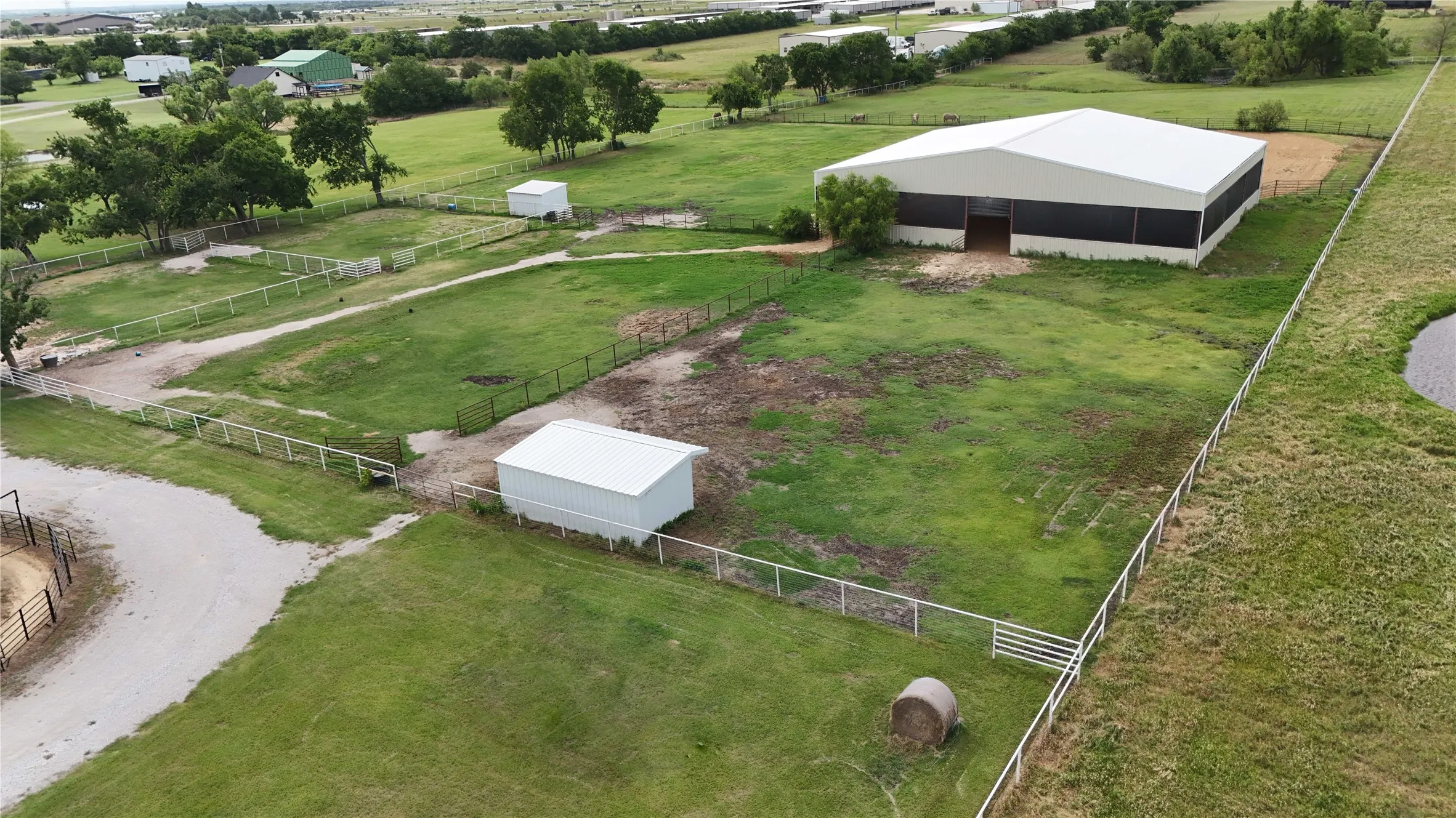 Single Family Residence For Sale in Denton County , 10609 Jackson Road, Krum, Texas 76249, 3 Bedroom, 4 Bathroom, 2 Garage spaces, 2,354 Sqft, built in 1995, mls#21290333, Real Estate Agent in Krum, Homes For Sale in Denton county, Homes For Sale in Krum, Realtor in Krum Texas, Real Estate Brokerage Independent Realty Texas, Luminita Cordes Realtor