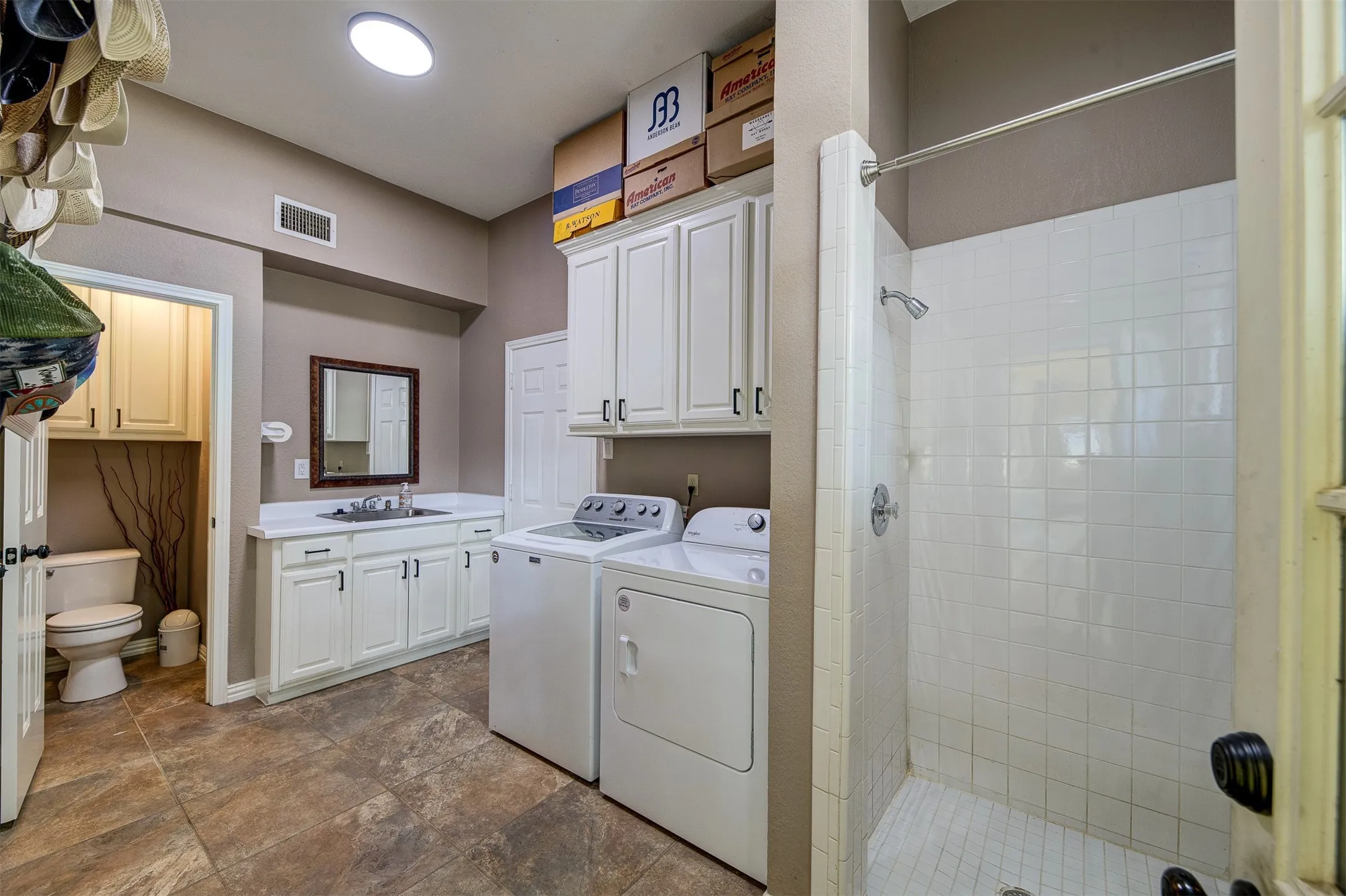 Single Family Residence For Sale in Denton County , 10609 Jackson Road, Krum, Texas 76249, 3 Bedroom, 4 Bathroom, 2 Garage spaces, 2,354 Sqft, built in 1995, mls#21290333, Real Estate Agent in Krum, Homes For Sale in Denton county, Homes For Sale in Krum, Realtor in Krum Texas, Real Estate Brokerage Independent Realty Texas, Luminita Cordes Realtor