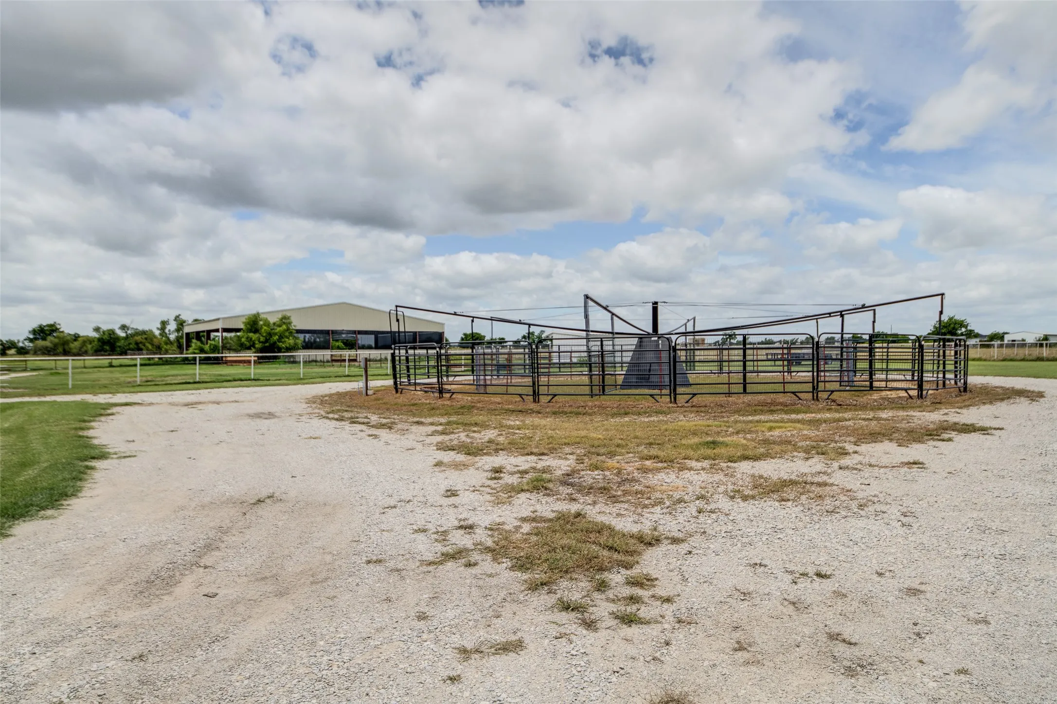 Single Family Residence For Sale in Denton County , 10609 Jackson Road, Krum, Texas 76249, 3 Bedroom, 4 Bathroom, 2 Garage spaces, 2,354 Sqft, built in 1995, mls#21290333, Real Estate Agent in Krum, Homes For Sale in Denton county, Homes For Sale in Krum, Realtor in Krum Texas, Real Estate Brokerage Independent Realty Texas, Luminita Cordes Realtor