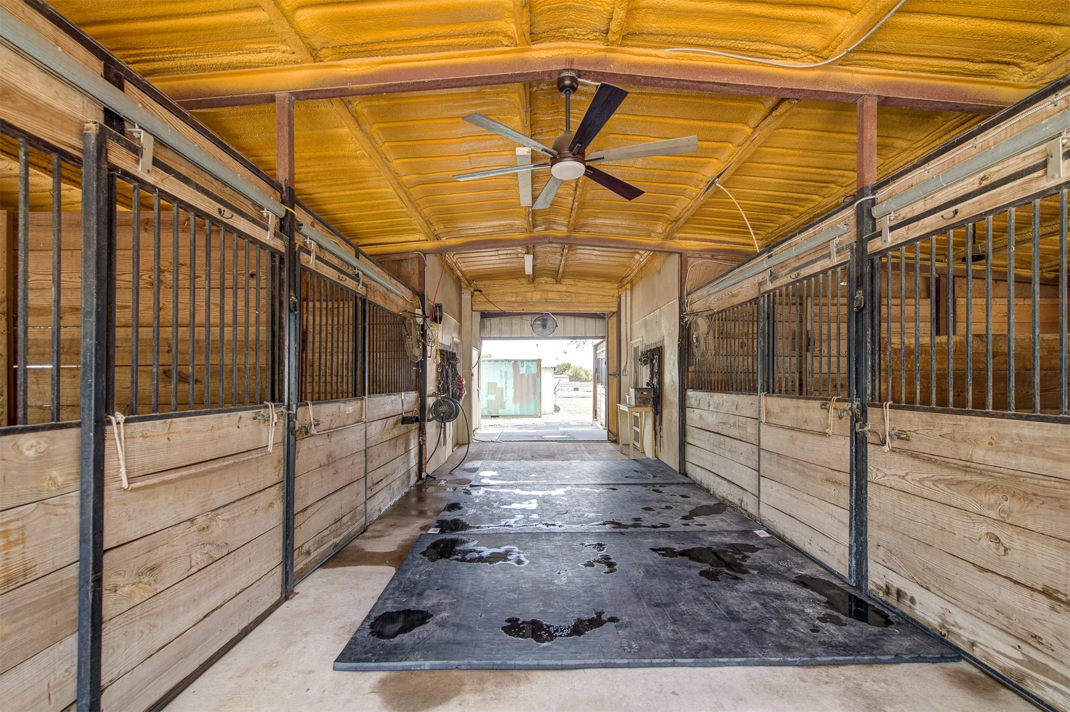 Single Family Residence For Sale in Denton County , 10609 Jackson Road, Krum, Texas 76249, 3 Bedroom, 4 Bathroom, 2 Garage spaces, 2,354 Sqft, built in 1995, mls#21290333, Real Estate Agent in Krum, Homes For Sale in Denton county, Homes For Sale in Krum, Realtor in Krum Texas, Real Estate Brokerage Independent Realty Texas, Luminita Cordes Realtor
