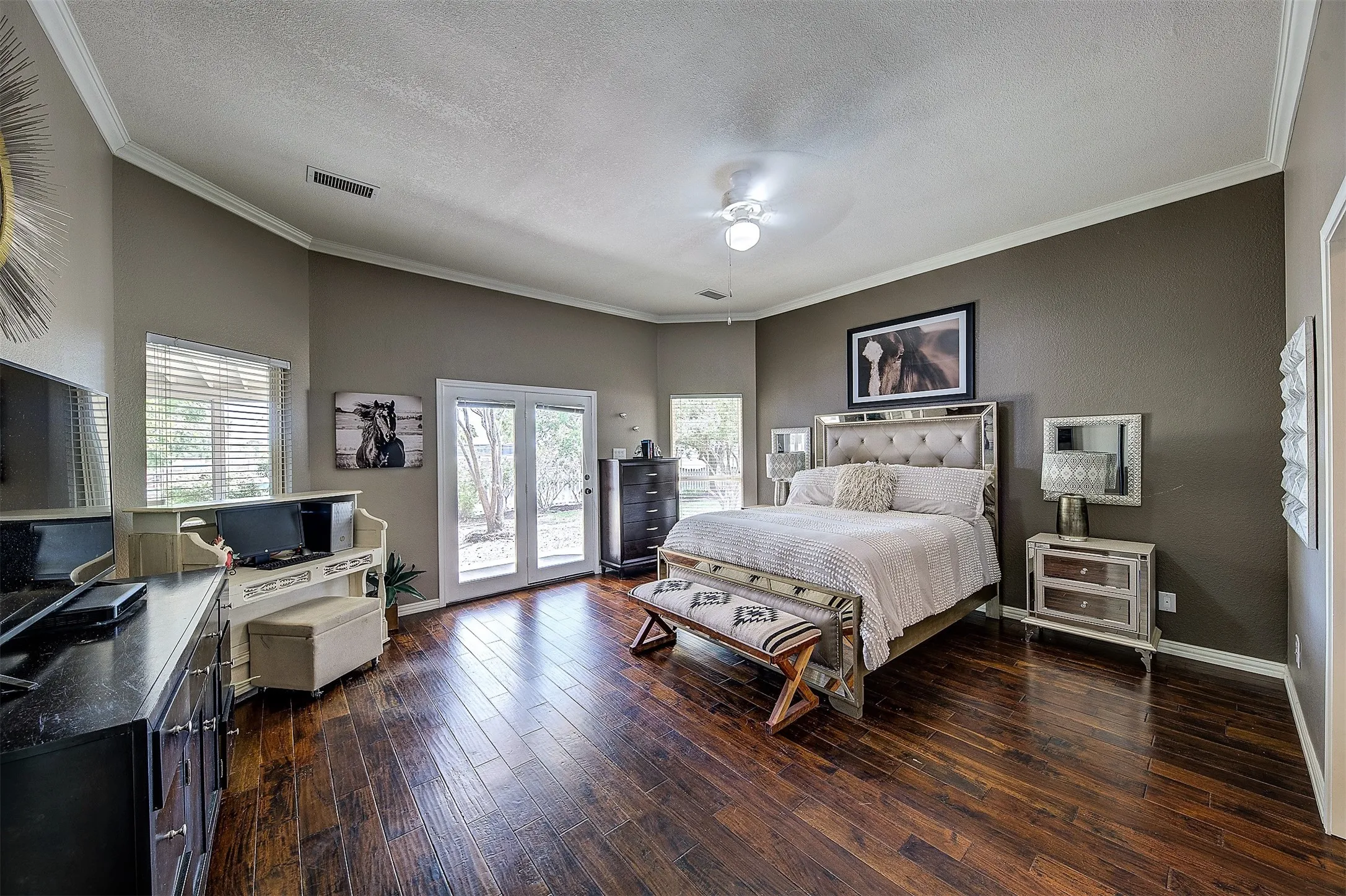 Single Family Residence For Sale in Denton County , 10609 Jackson Road, Krum, Texas 76249, 3 Bedroom, 4 Bathroom, 2 Garage spaces, 2,354 Sqft, built in 1995, mls#21290333, Real Estate Agent in Krum, Homes For Sale in Denton county, Homes For Sale in Krum, Realtor in Krum Texas, Real Estate Brokerage Independent Realty Texas, Luminita Cordes Realtor