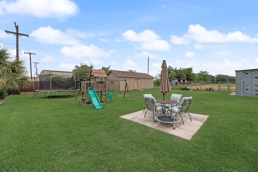 Single Family Residence For Sale in Dallas County , 12704 Garden Grove Drive, Dallas, Texas 75253, 4 Bedroom, 2 Bathroom, 6 Garage spaces, 2,242 Sqft, built in 1962, mls#21300037, Real Estate Agent in Dallas, Homes For Sale in Dallas county, Homes For Sale in Dallas, Realtor in Dallas Texas, Real Estate Brokerage Independent Realty Texas, Luminita Cordes Realtor