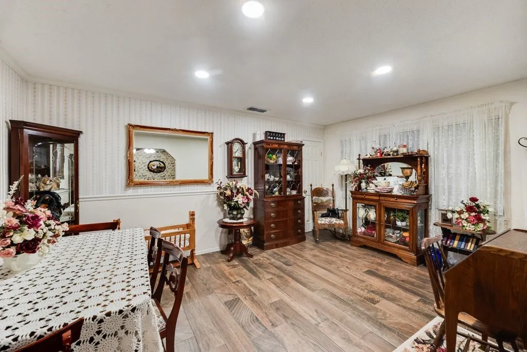 Single Family Residence For Sale in Dallas County , 12704 Garden Grove Drive, Dallas, Texas 75253, 4 Bedroom, 2 Bathroom, 6 Garage spaces, 2,242 Sqft, built in 1962, mls#21300037, Real Estate Agent in Dallas, Homes For Sale in Dallas county, Homes For Sale in Dallas, Realtor in Dallas Texas, Real Estate Brokerage Independent Realty Texas, Luminita Cordes Realtor