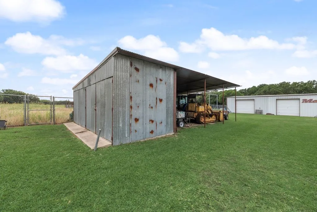 Single Family Residence For Sale in Dallas County , 12704 Garden Grove Drive, Dallas, Texas 75253, 4 Bedroom, 2 Bathroom, 6 Garage spaces, 2,242 Sqft, built in 1962, mls#21300037, Real Estate Agent in Dallas, Homes For Sale in Dallas county, Homes For Sale in Dallas, Realtor in Dallas Texas, Real Estate Brokerage Independent Realty Texas, Luminita Cordes Realtor