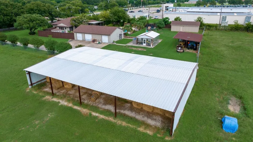 Single Family Residence For Sale in Dallas County , 12704 Garden Grove Drive, Dallas, Texas 75253, 4 Bedroom, 2 Bathroom, 6 Garage spaces, 2,242 Sqft, built in 1962, mls#21300037, Real Estate Agent in Dallas, Homes For Sale in Dallas county, Homes For Sale in Dallas, Realtor in Dallas Texas, Real Estate Brokerage Independent Realty Texas, Luminita Cordes Realtor